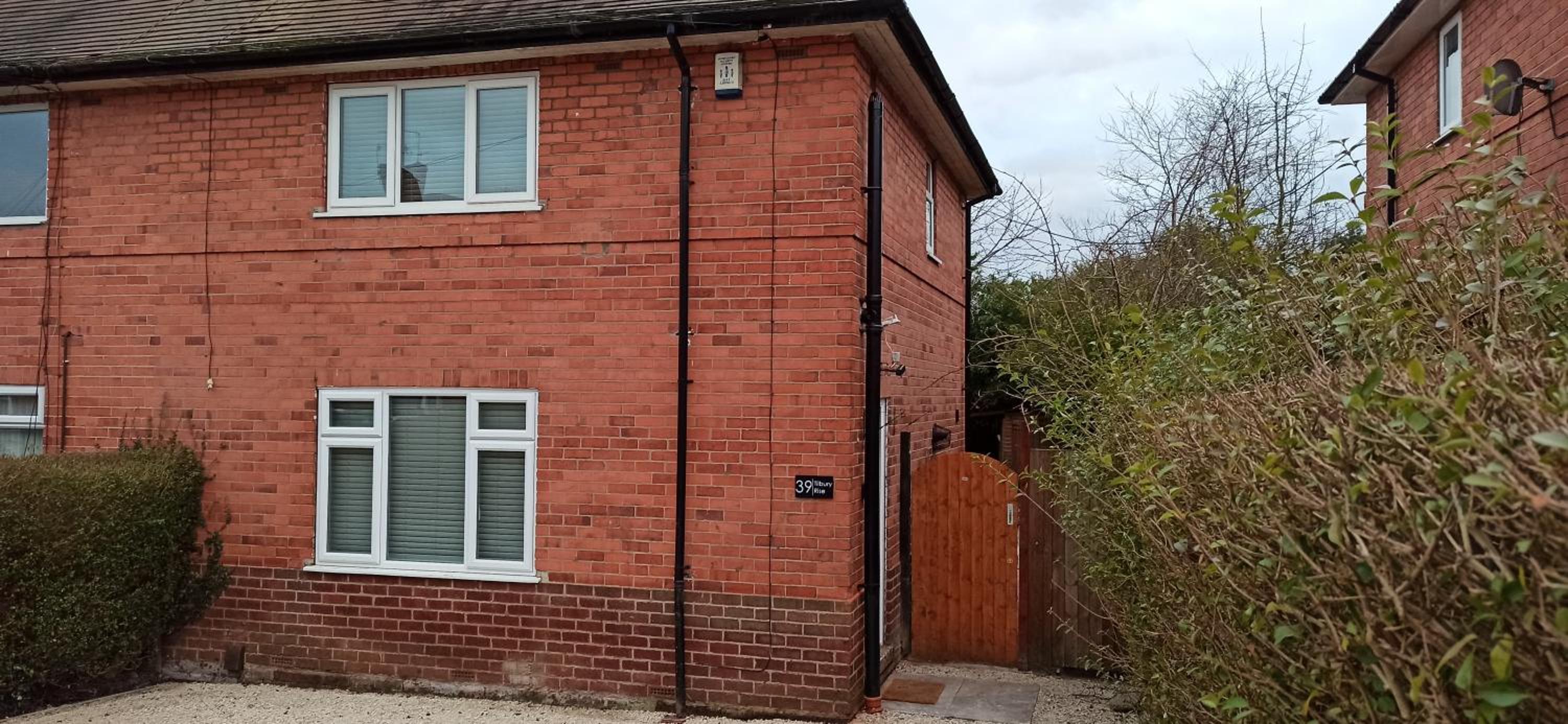 Three-Bedroom House photo 2
