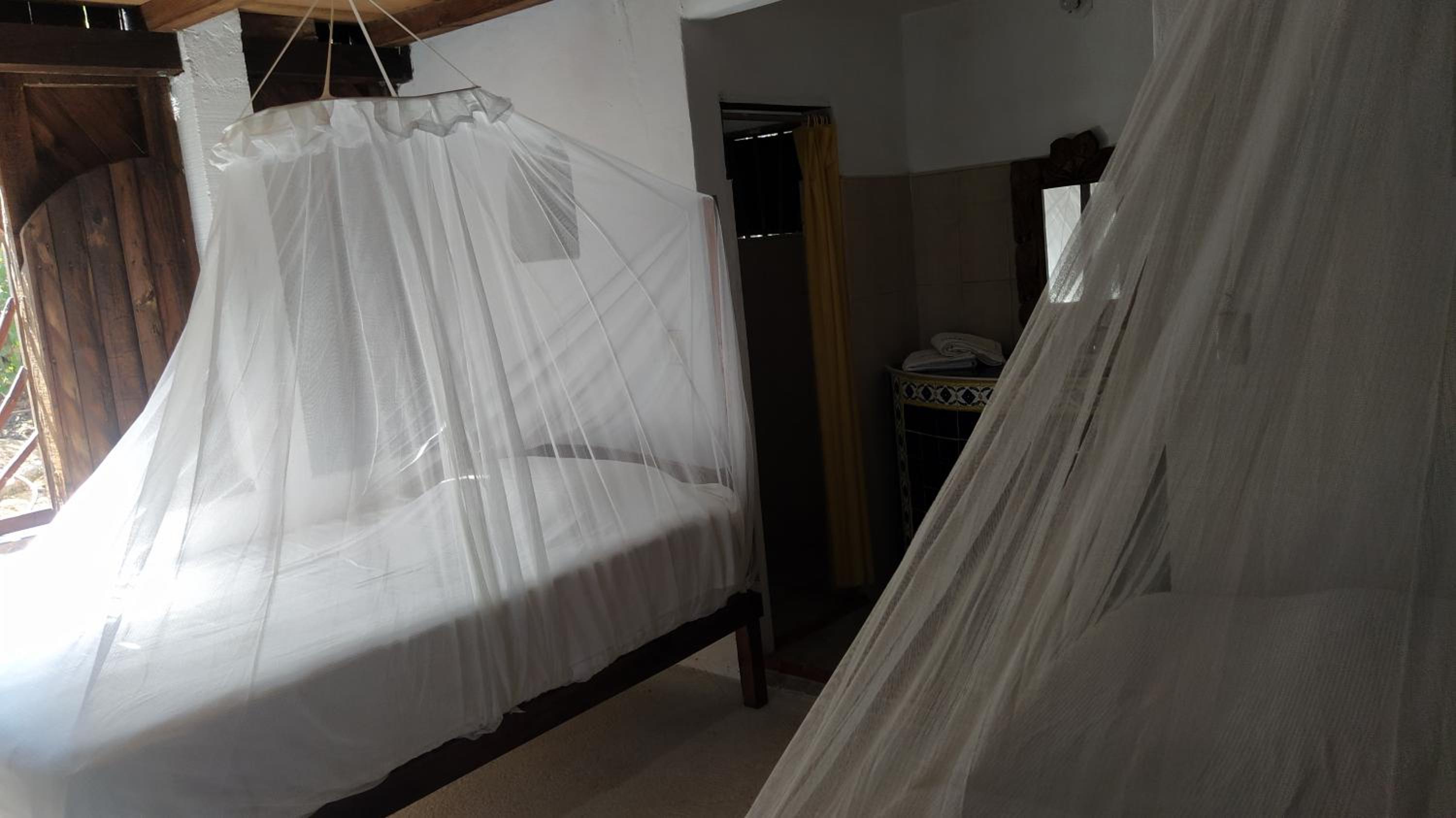 Standard Twin Room with Sea View - Photo 3