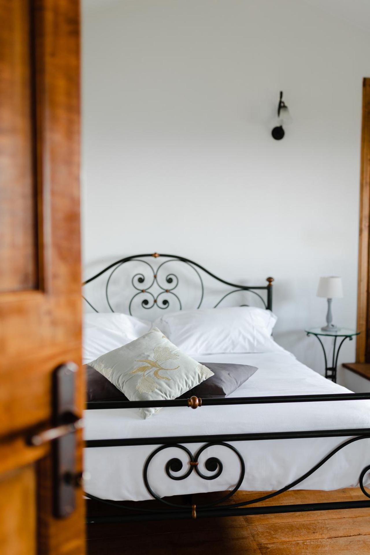 Junior Suite with Balcony - Photo 17