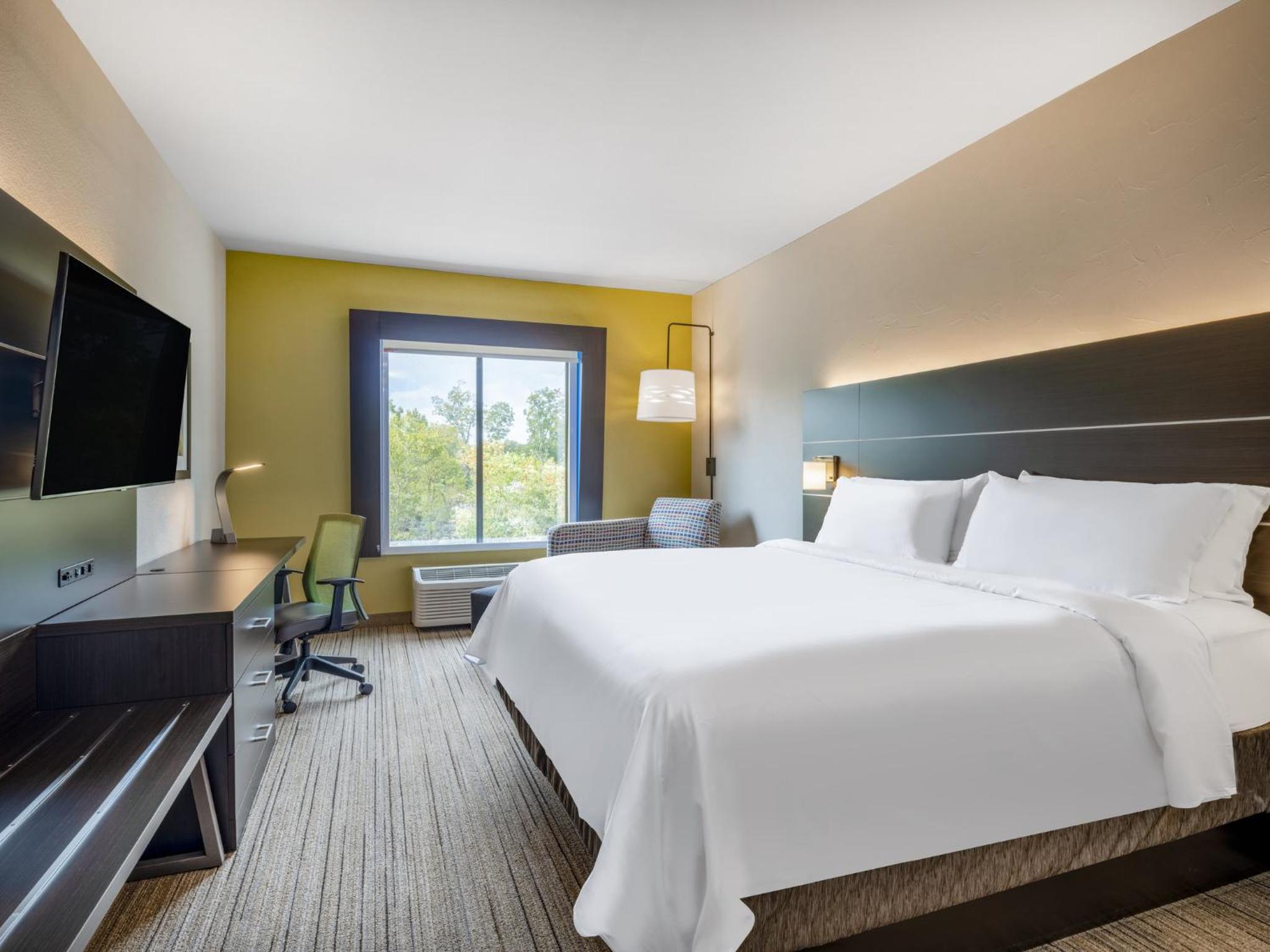 Standard King Room - Photo 4