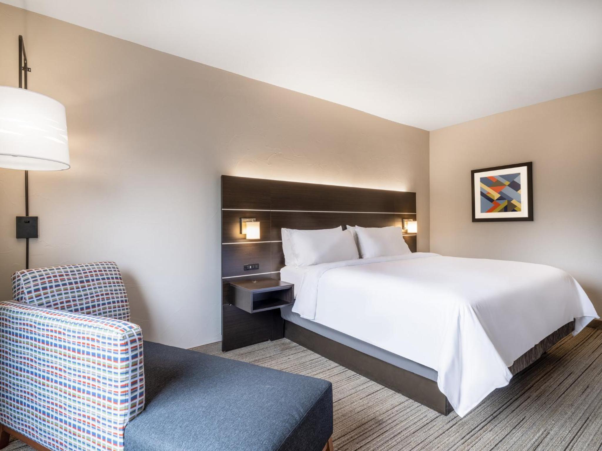 Standard King Room - Photo 1