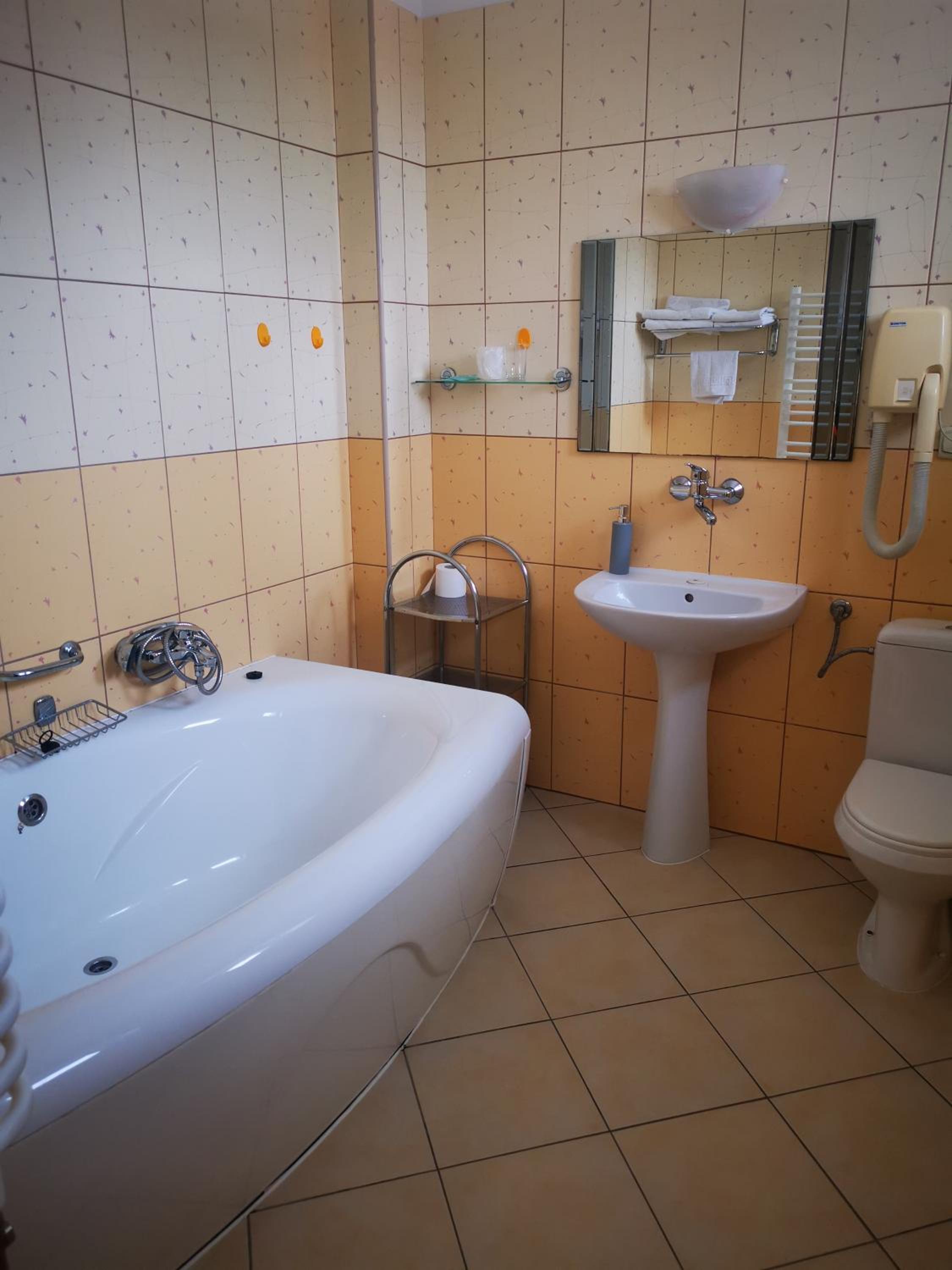 Triple Room with Bath - Photo 3