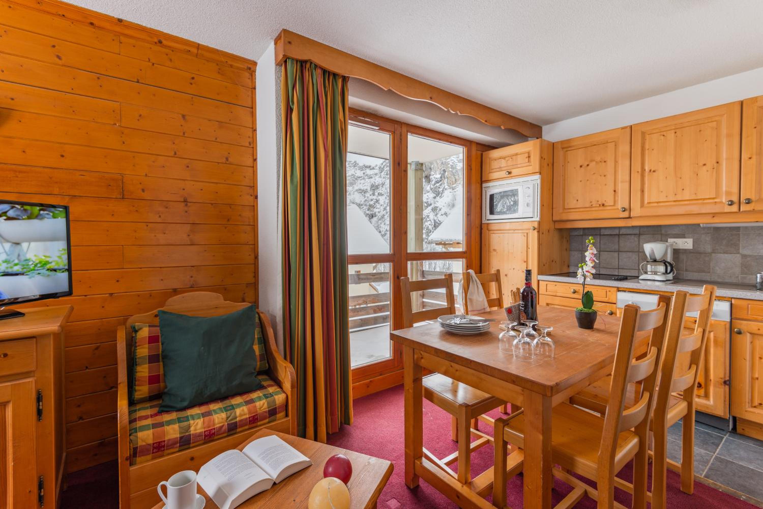 One-Bedroom Apartment with Alcove (5-6 Adults) photo 3