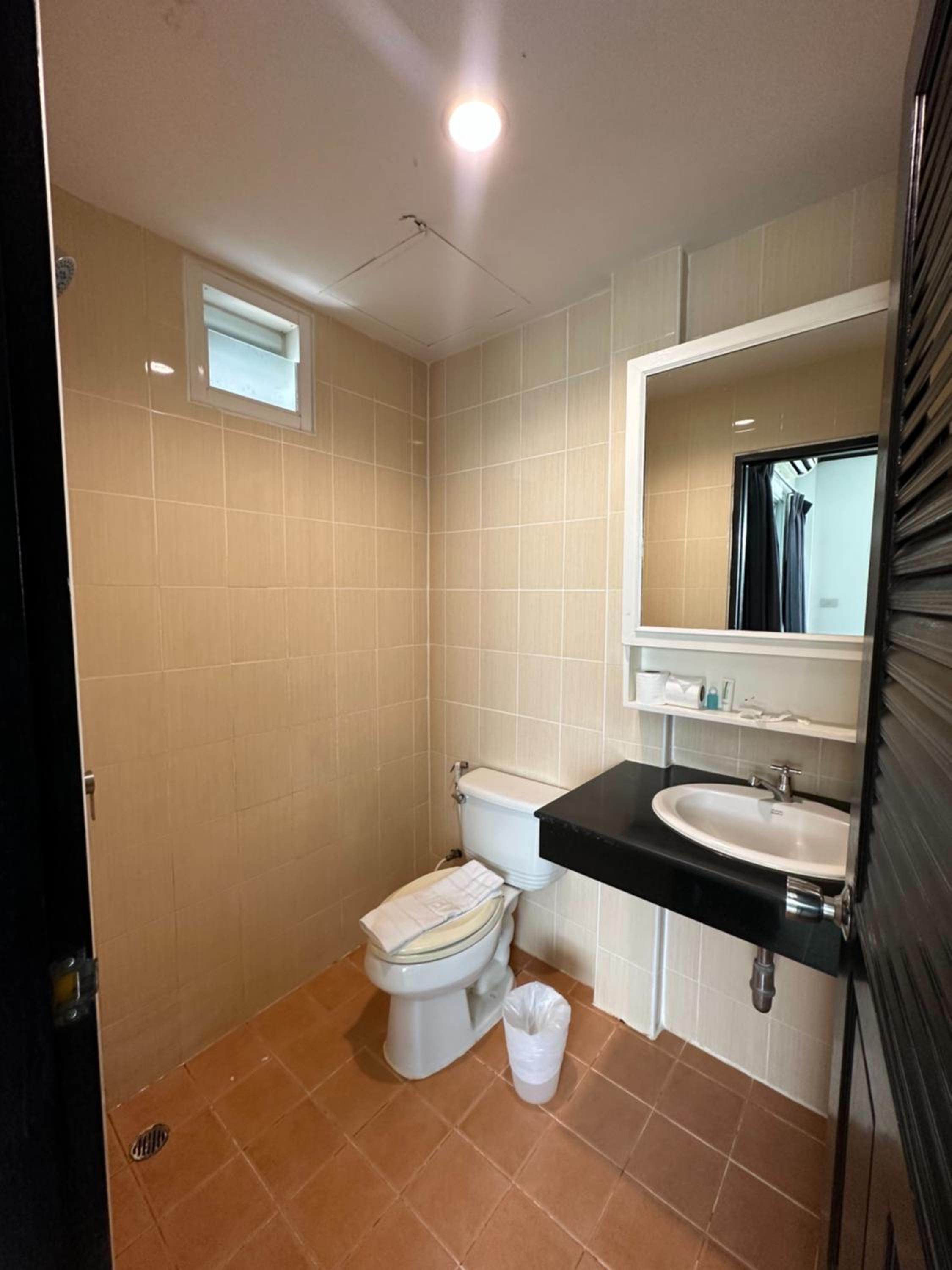 Double Room with Balcony - Photo 8