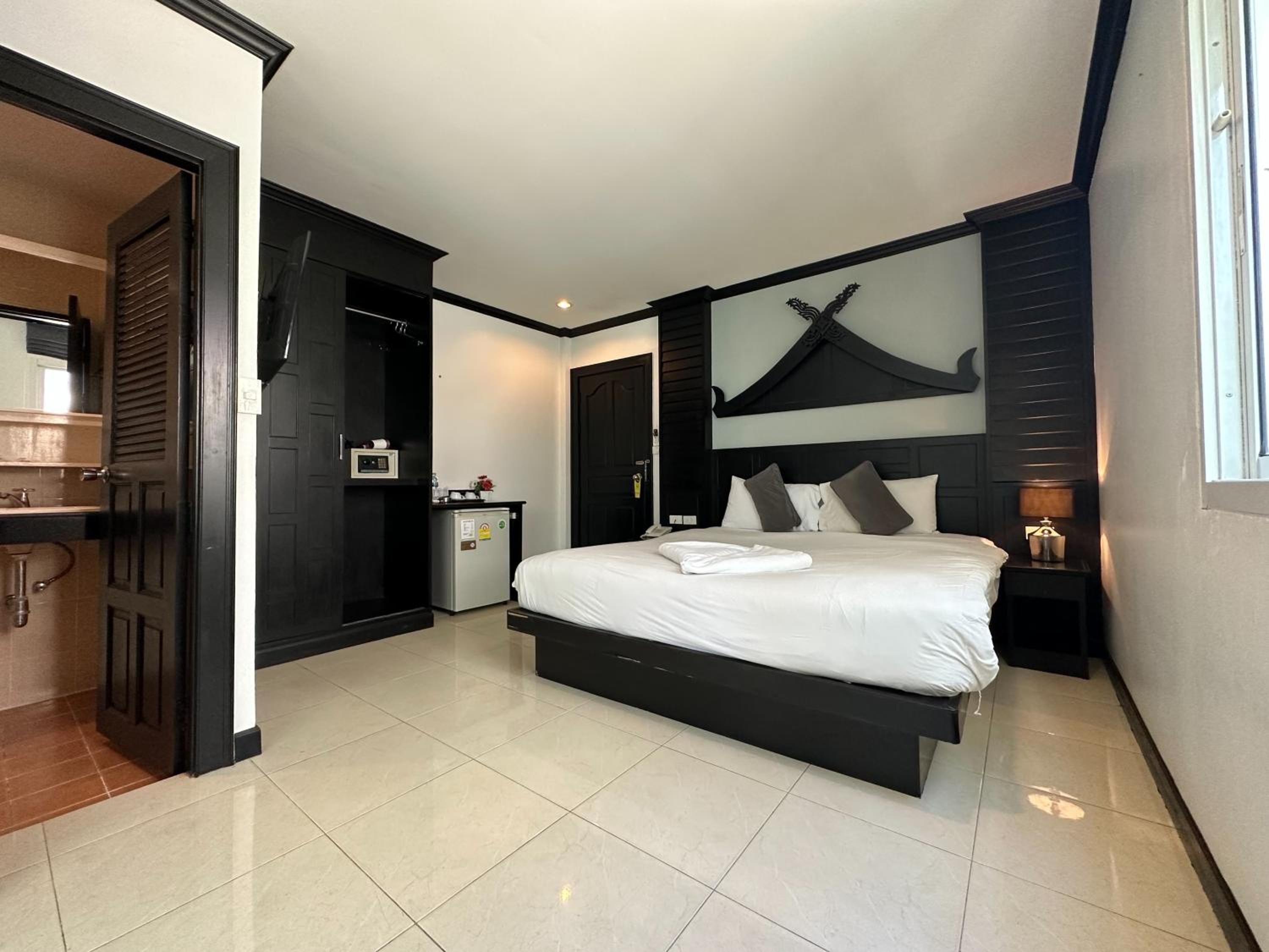 Double Room with Balcony - Photo 7