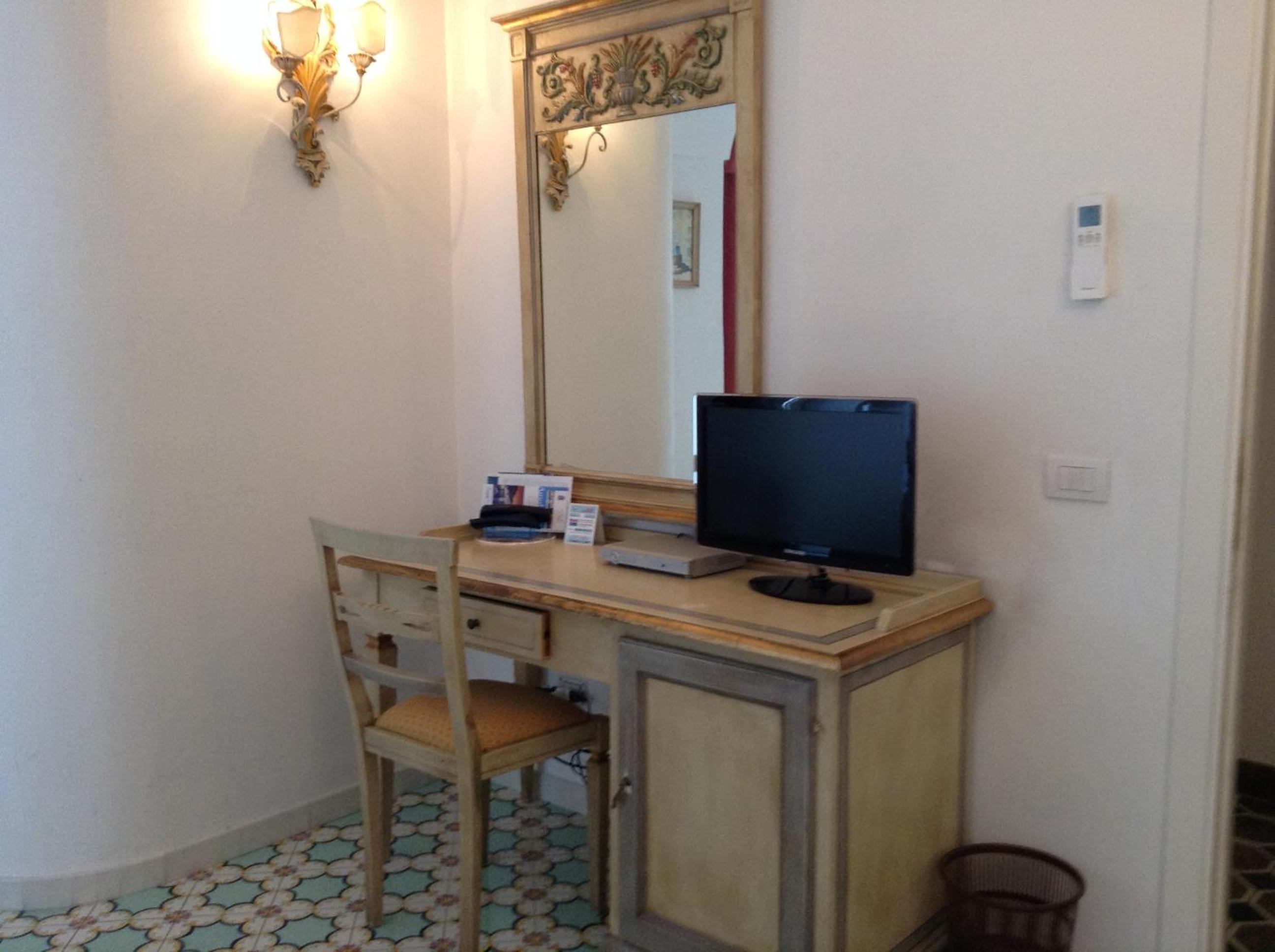 Double Room - Photo 7