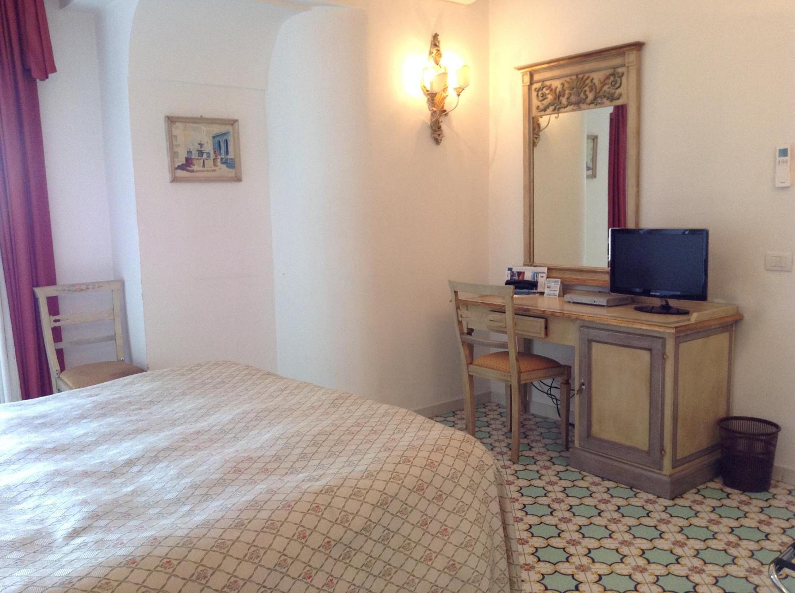Double Room - Photo 13