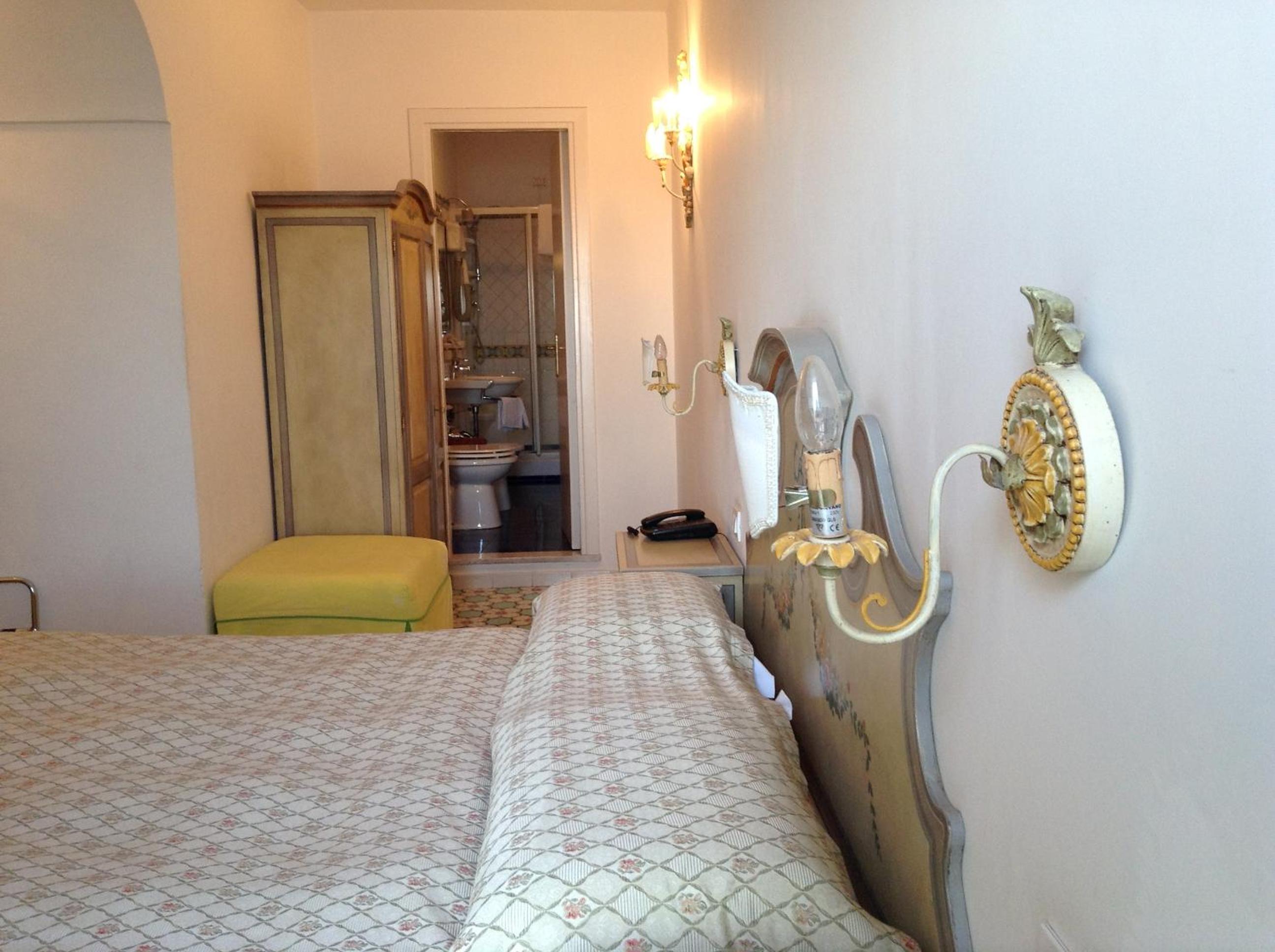 Double Room - Photo 11