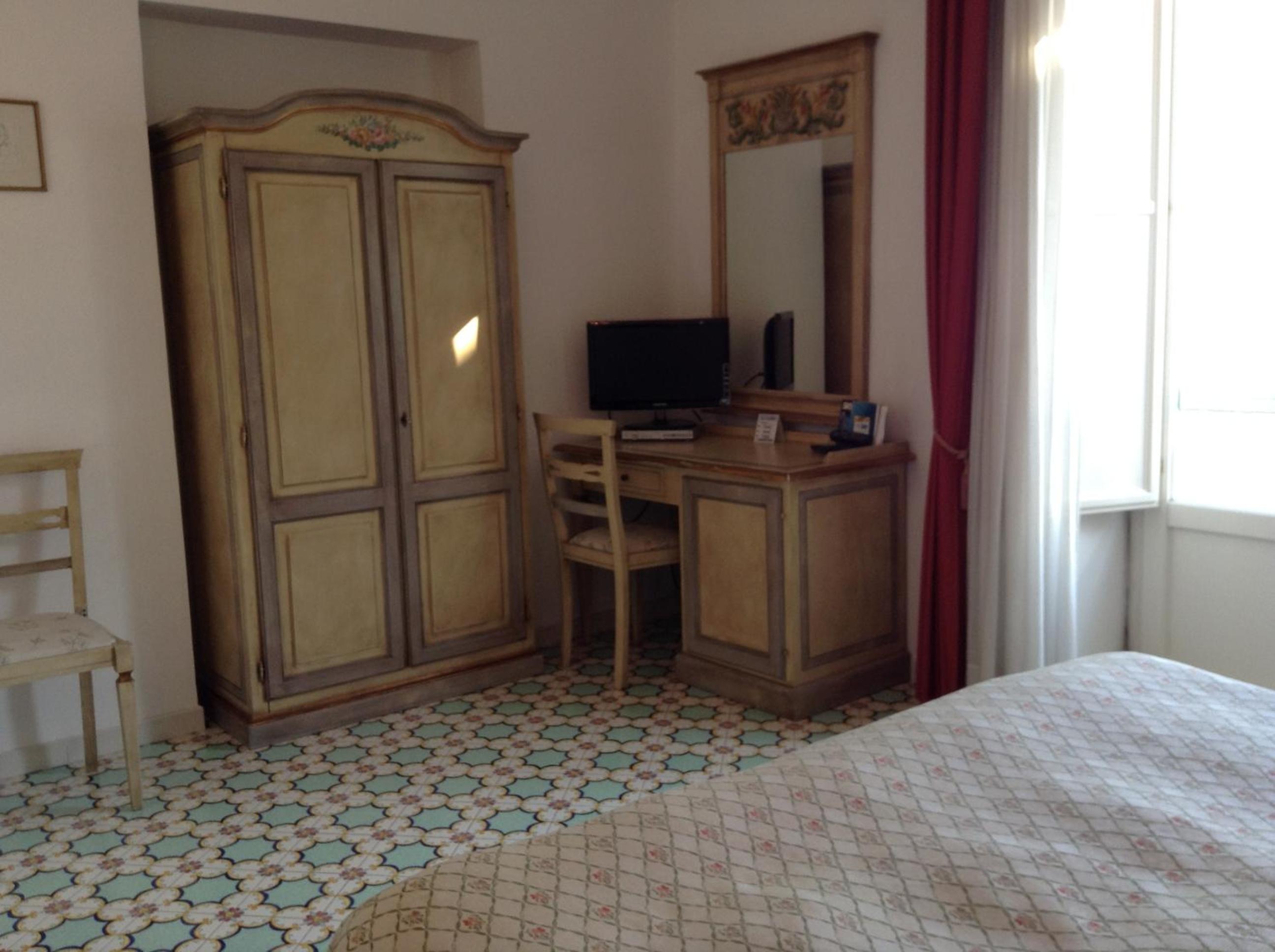 Double Room - Photo 14