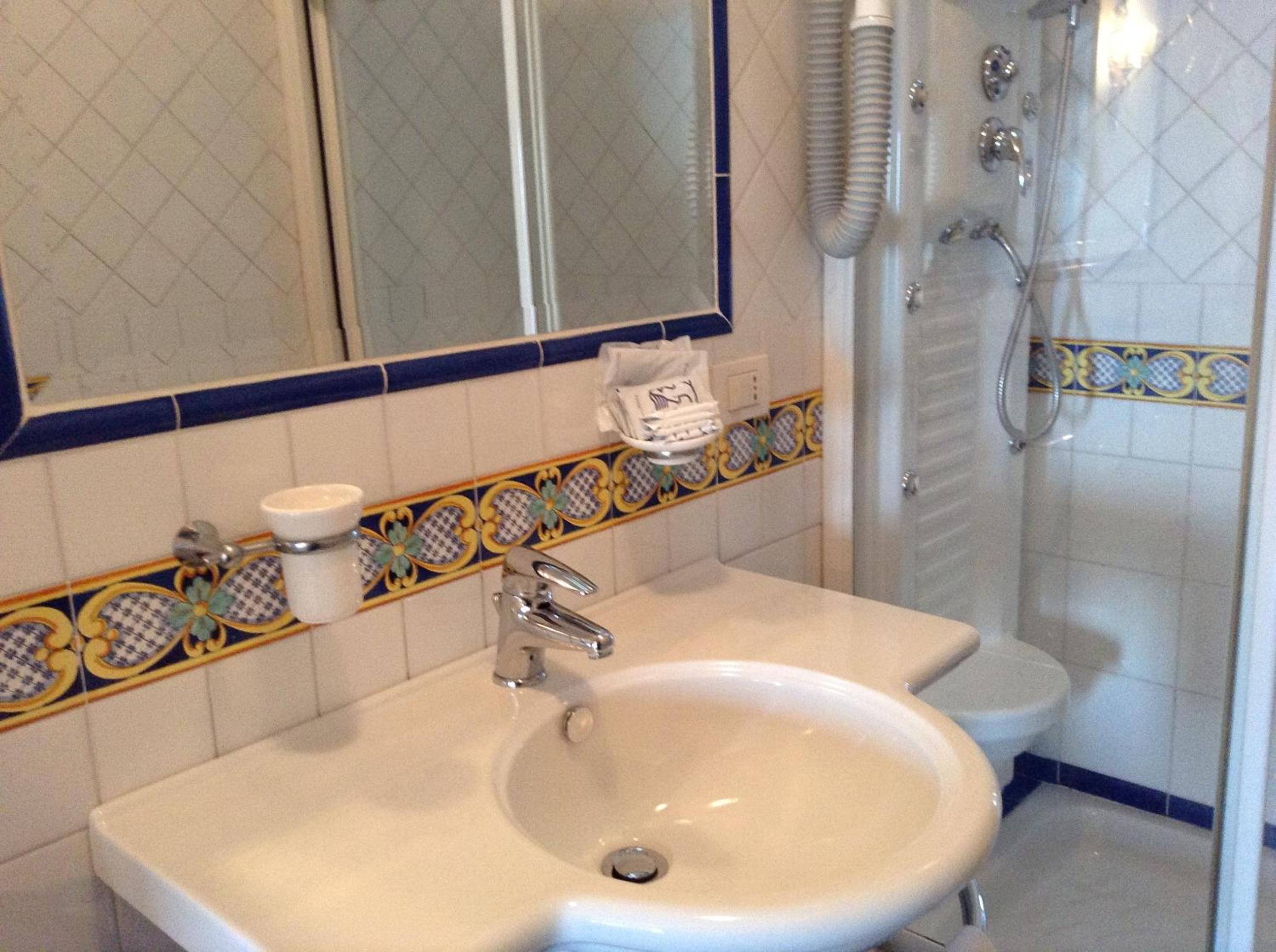 Double Room - Photo 5