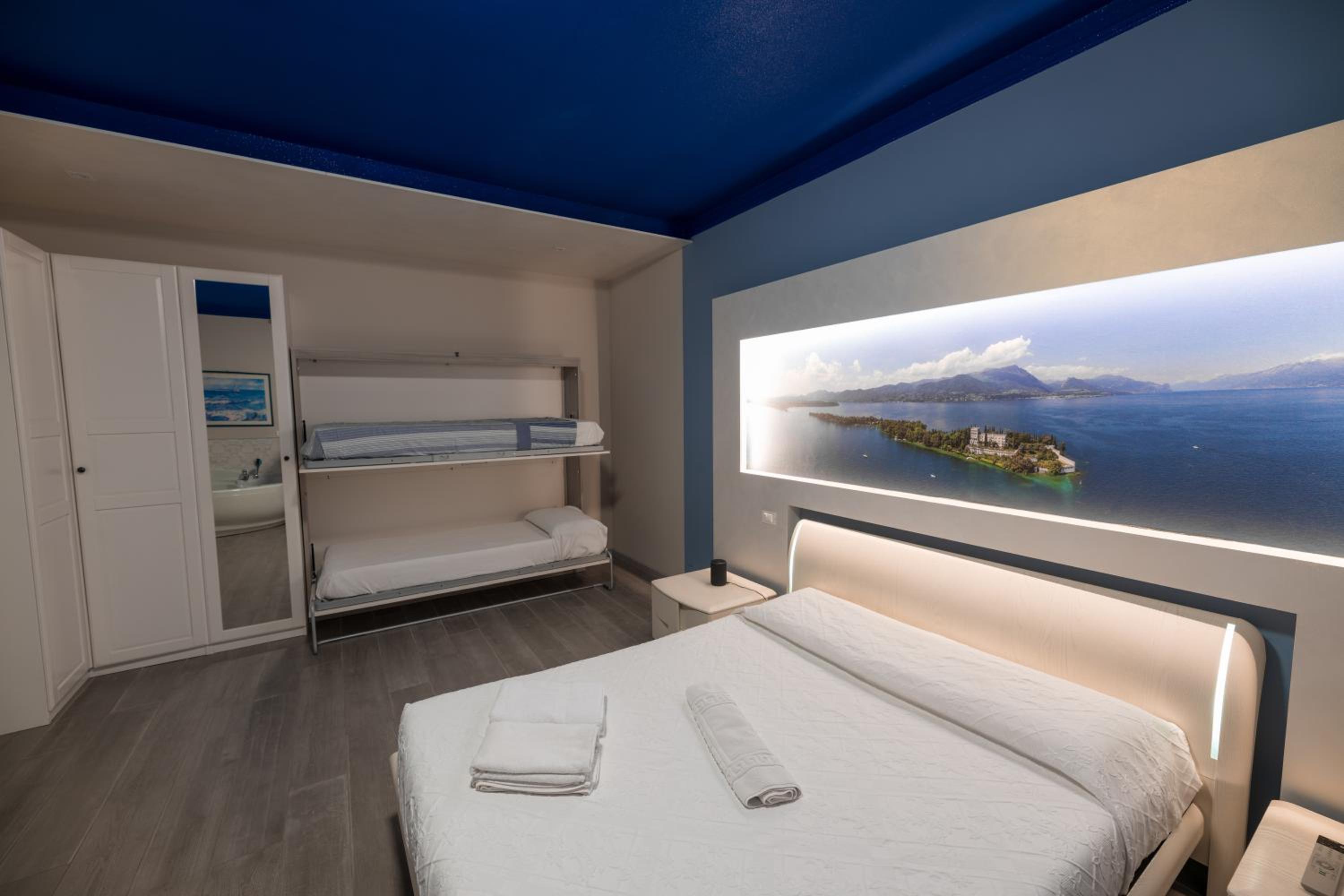 One-Bedroom Apartment - Photo 6