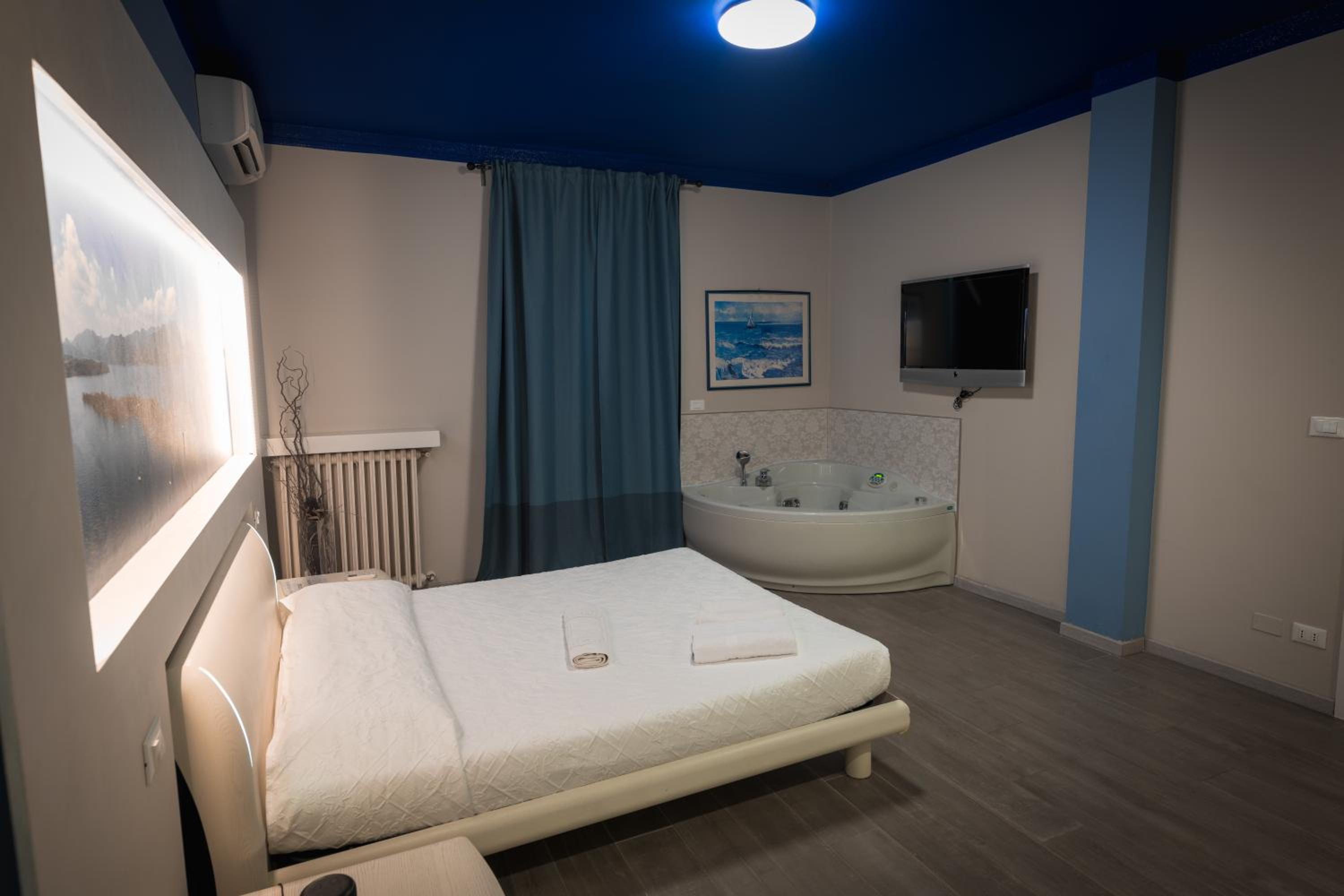 One-Bedroom Apartment - Photo 4