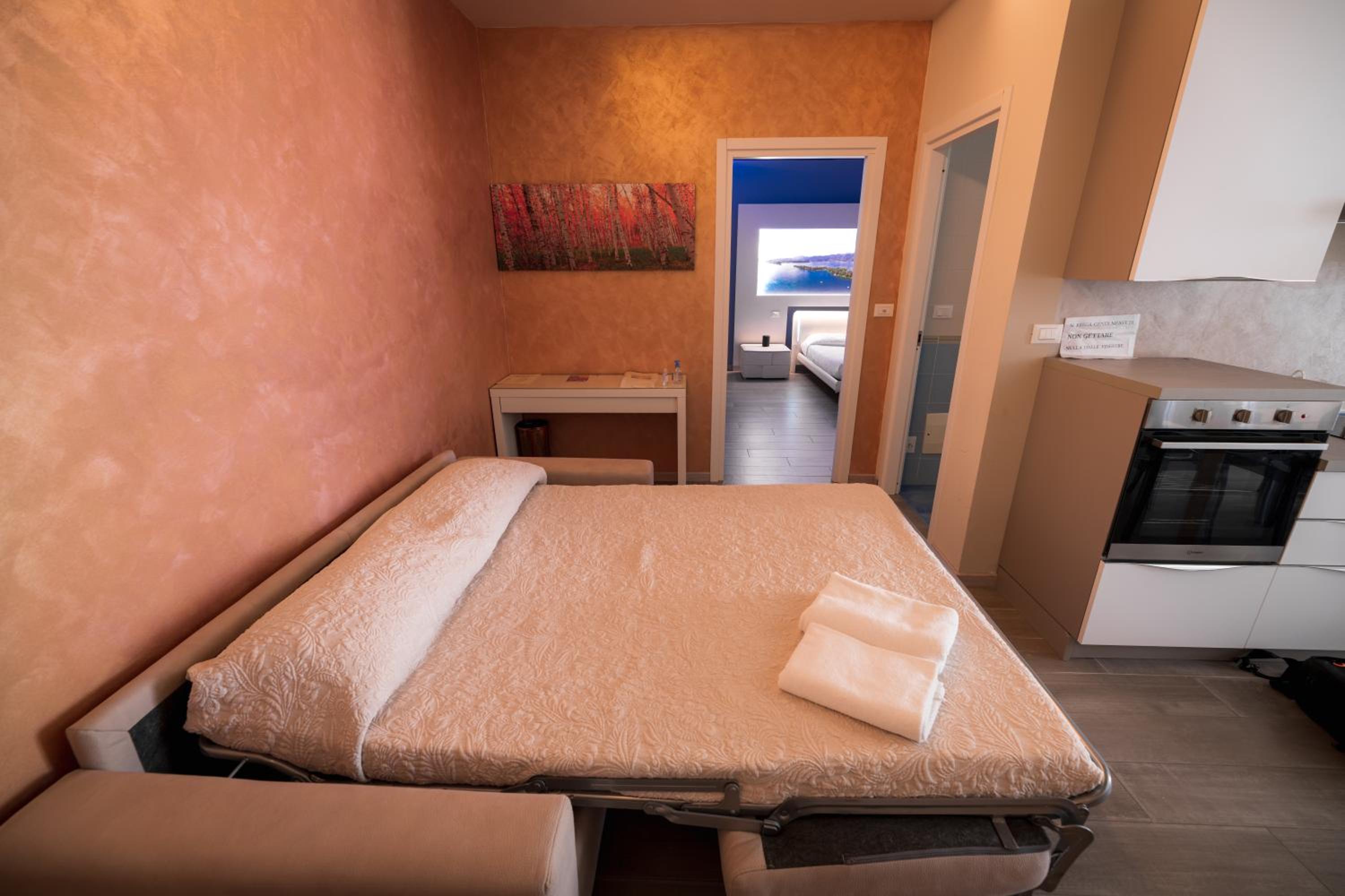 One-Bedroom Apartment - Photo 2