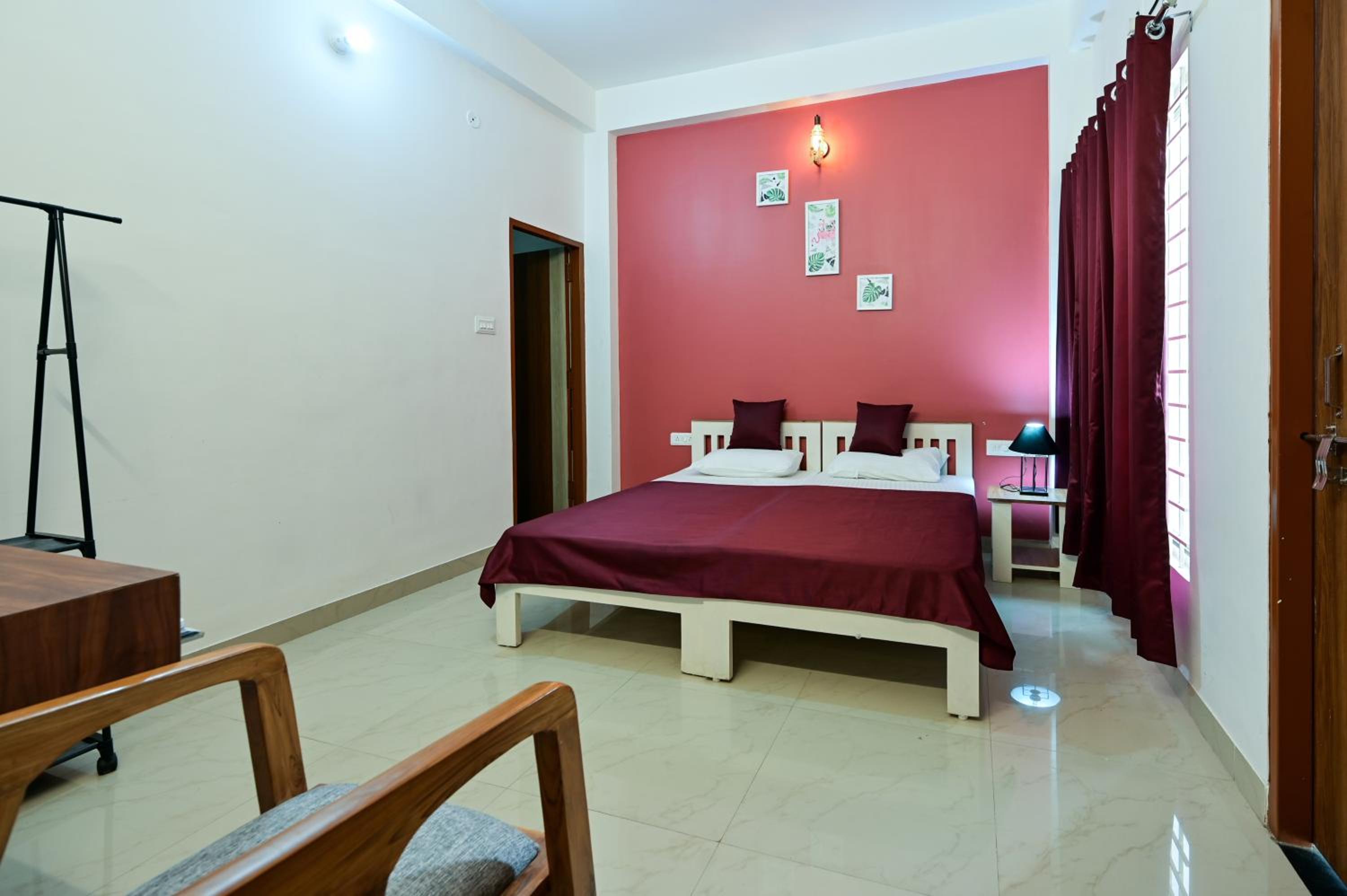Double or Twin Room with Balcony - Photo 1