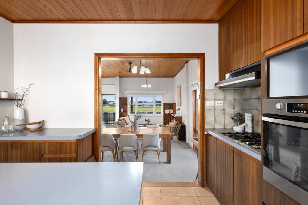 Three-Bedroom House photo 2