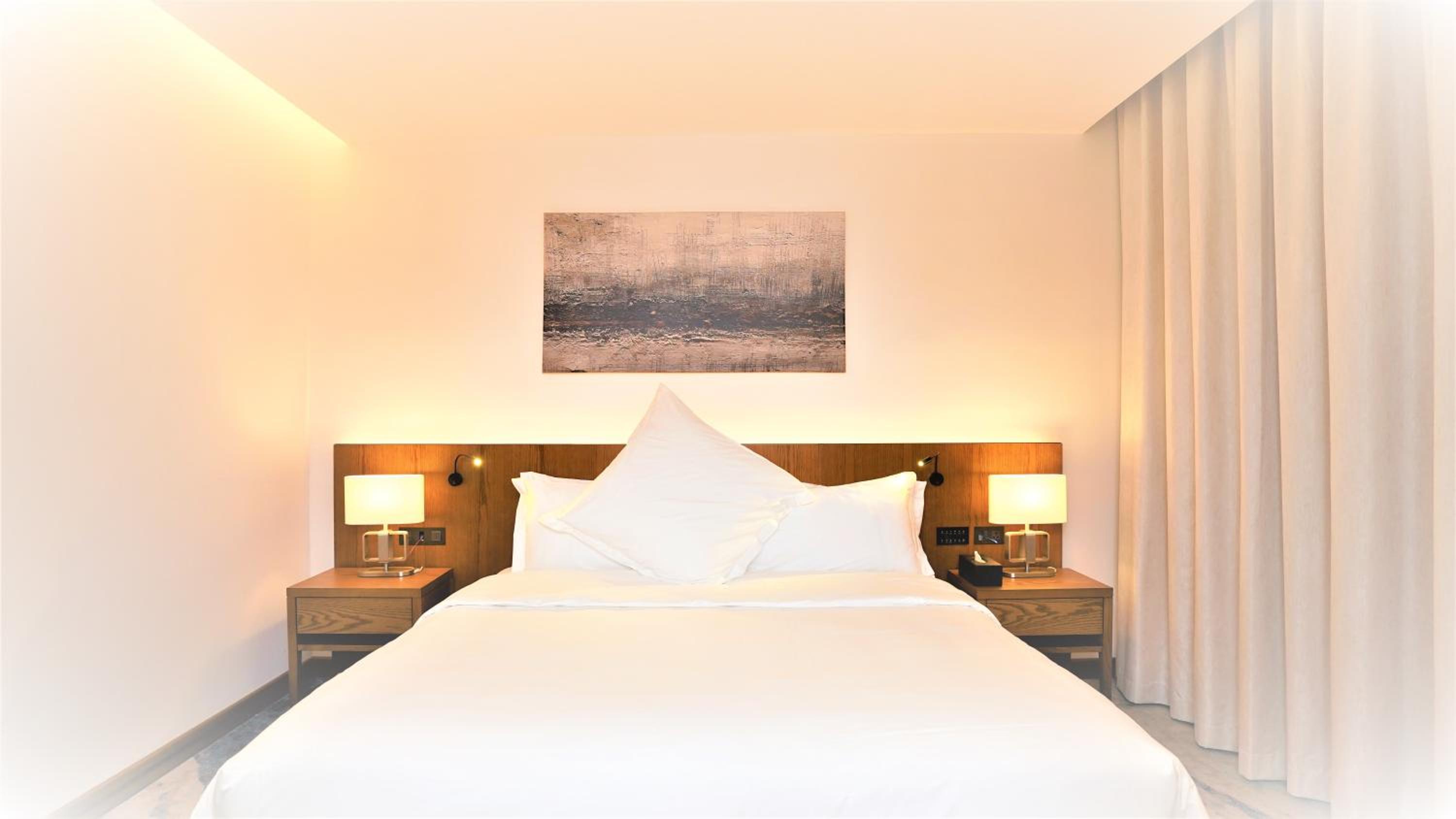 Executive Suite - Photo 2
