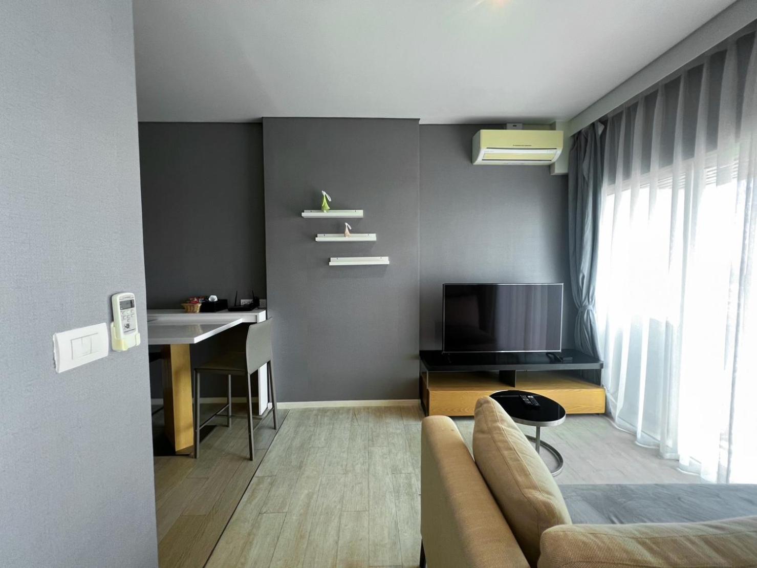 Deluxe Double Room with Balcony - Photo 7