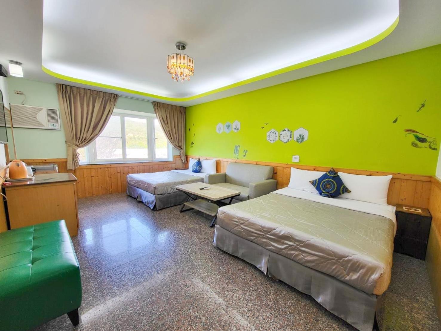 Quadruple Room with Mountain View photo 2