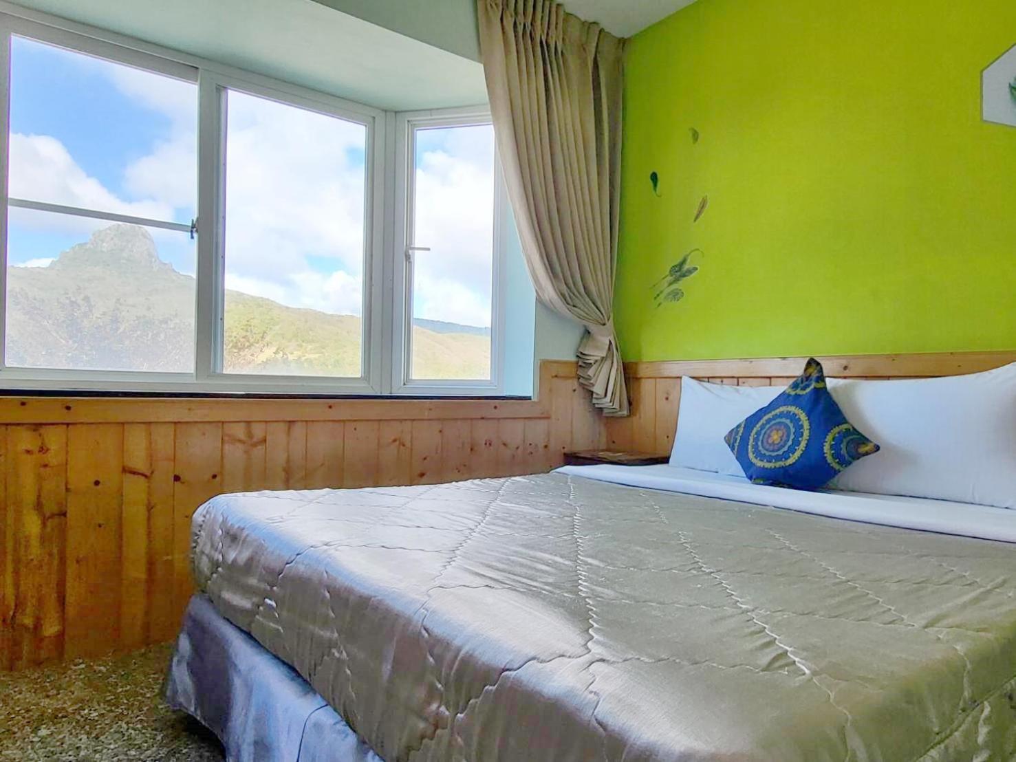 Quadruple Room with Mountain View photo 3