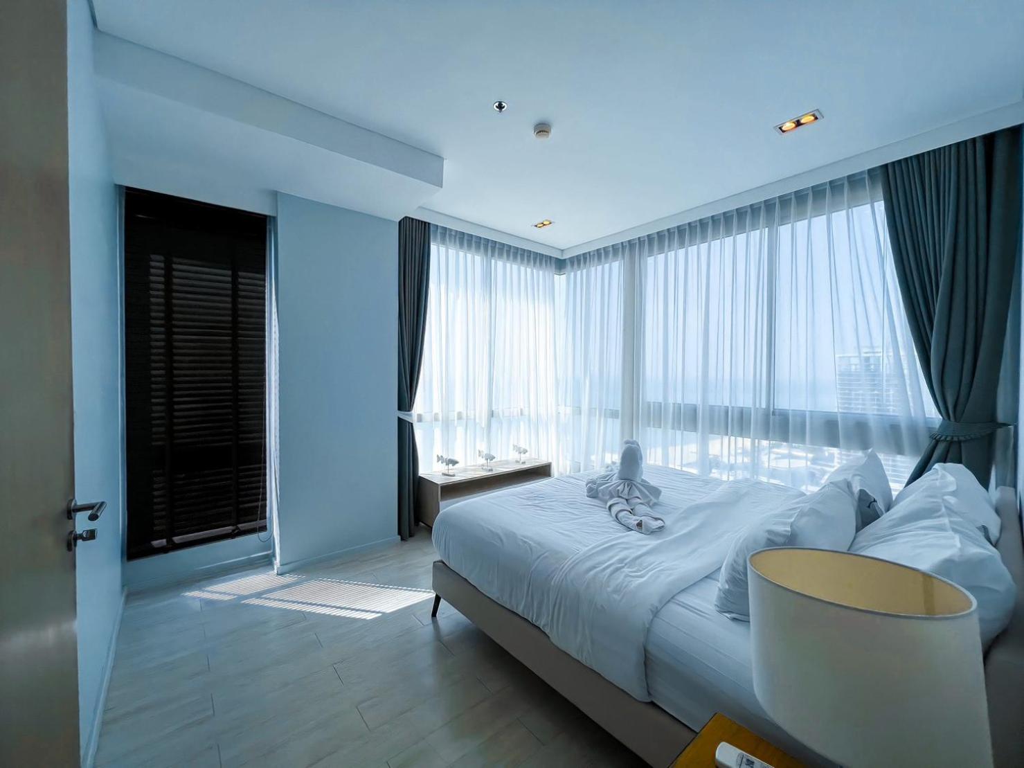 Suite with Lake View
