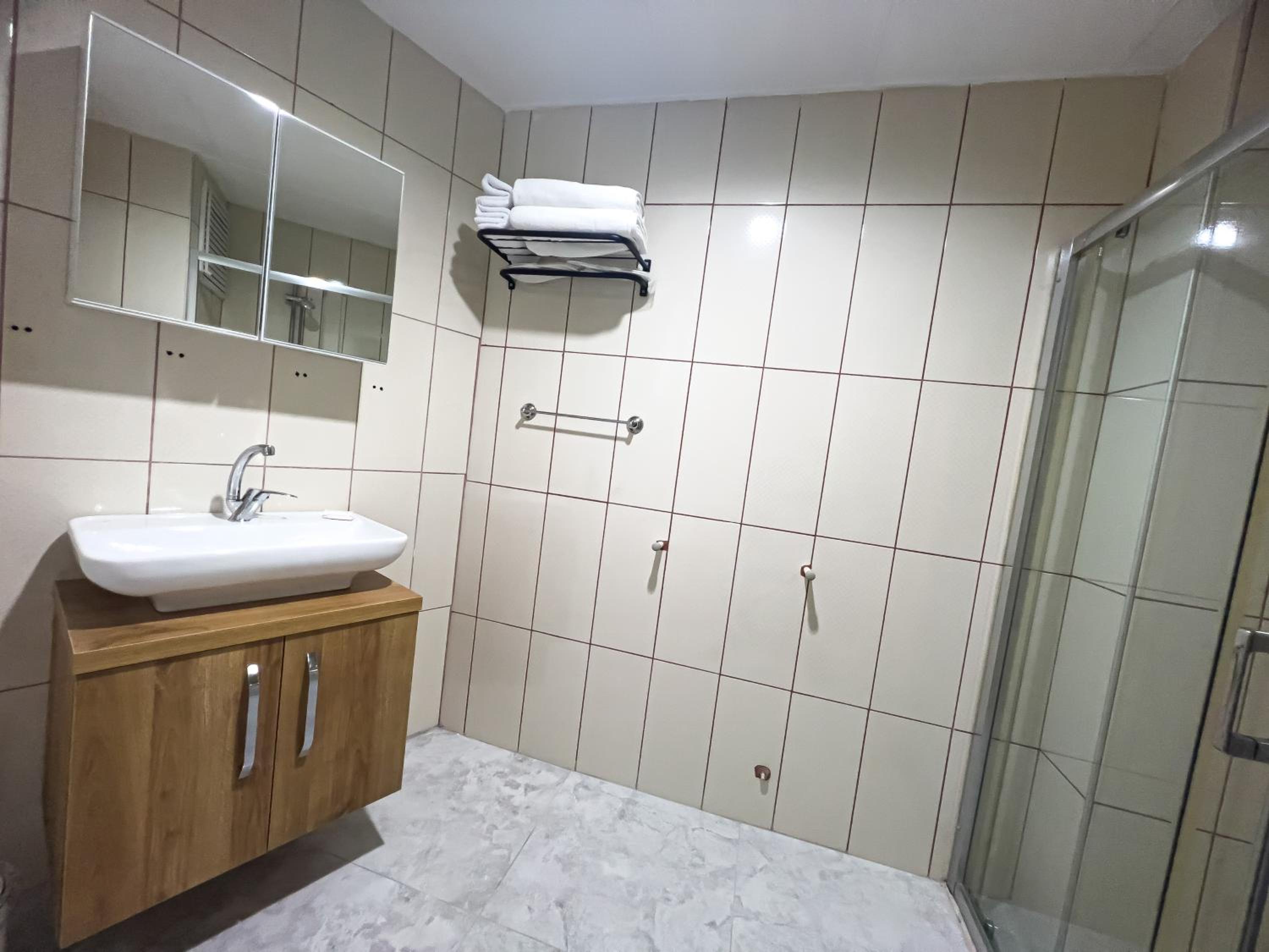Budget Double Room thumbnail 6
