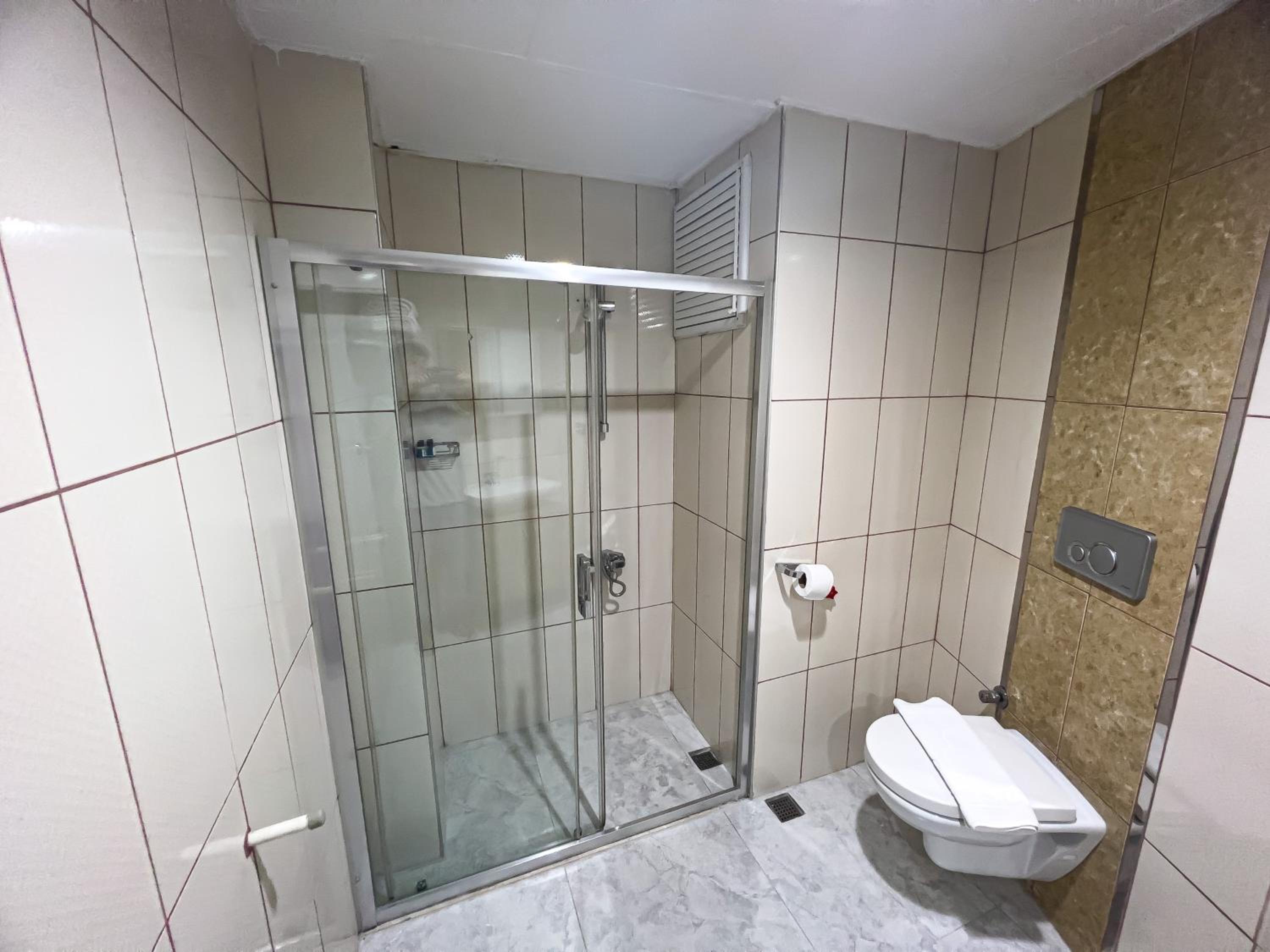 Budget Double Room thumbnail 5