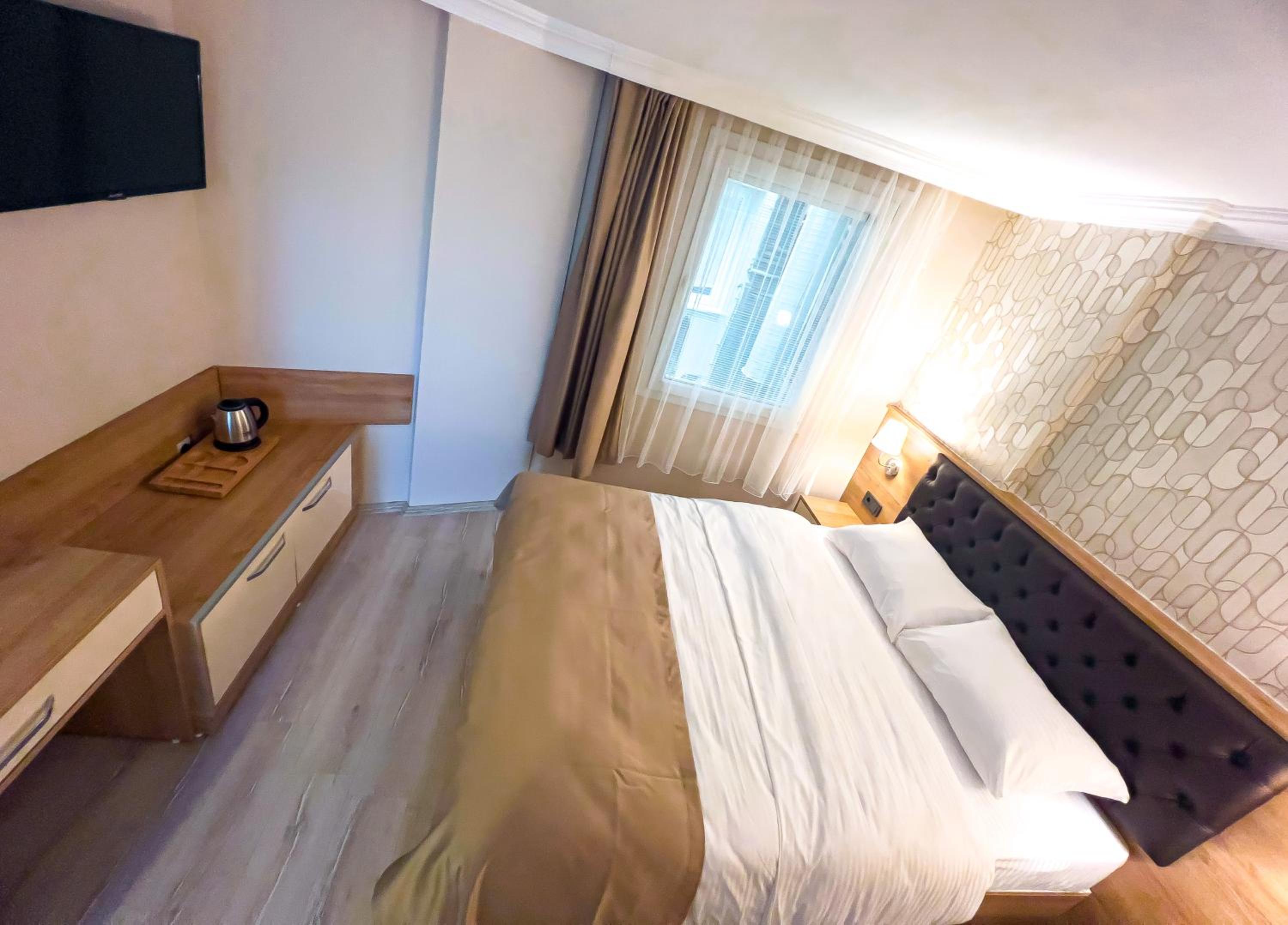 Budget Double Room thumbnail 6