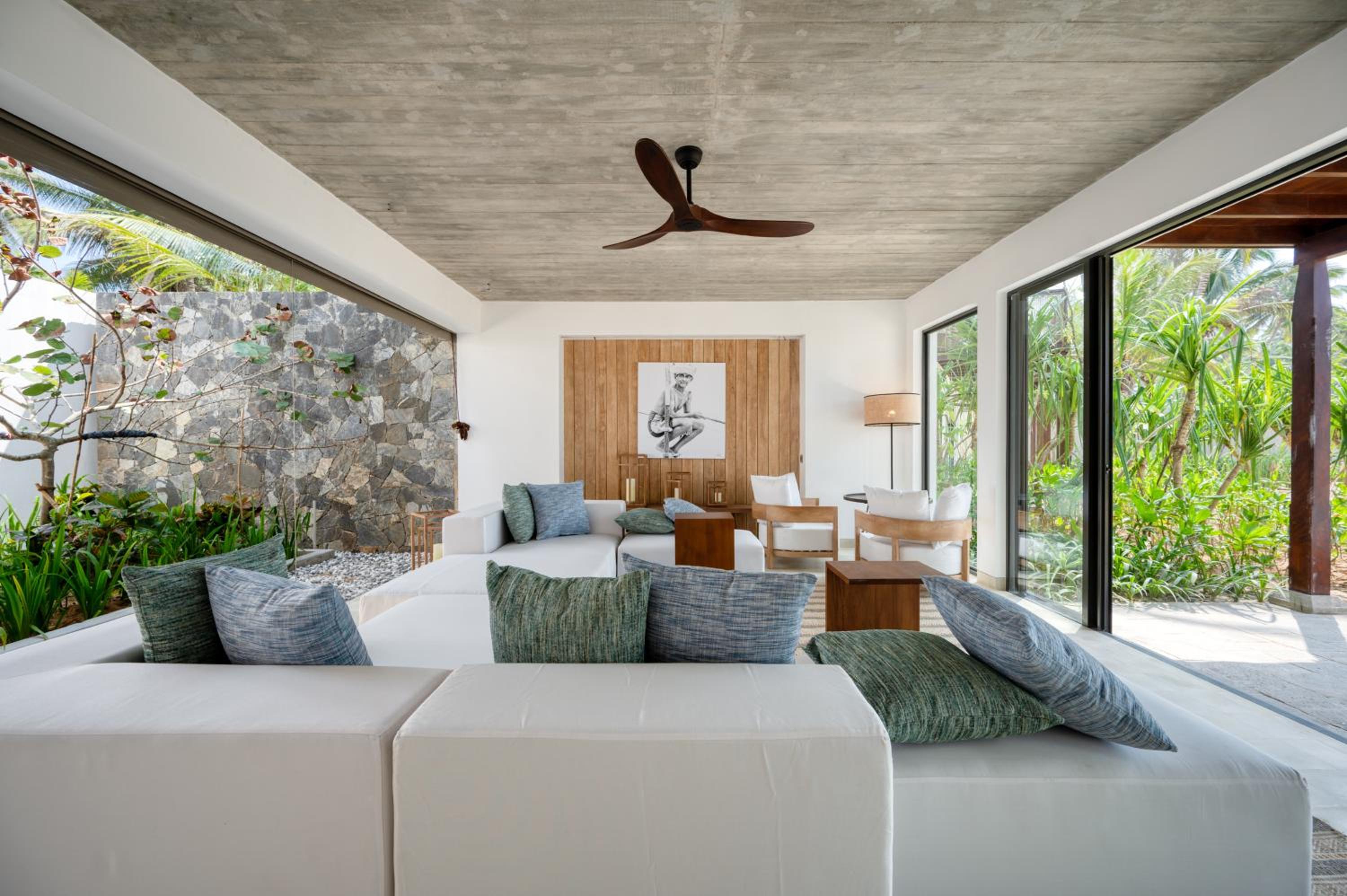  Bay View Suite - Photo 3