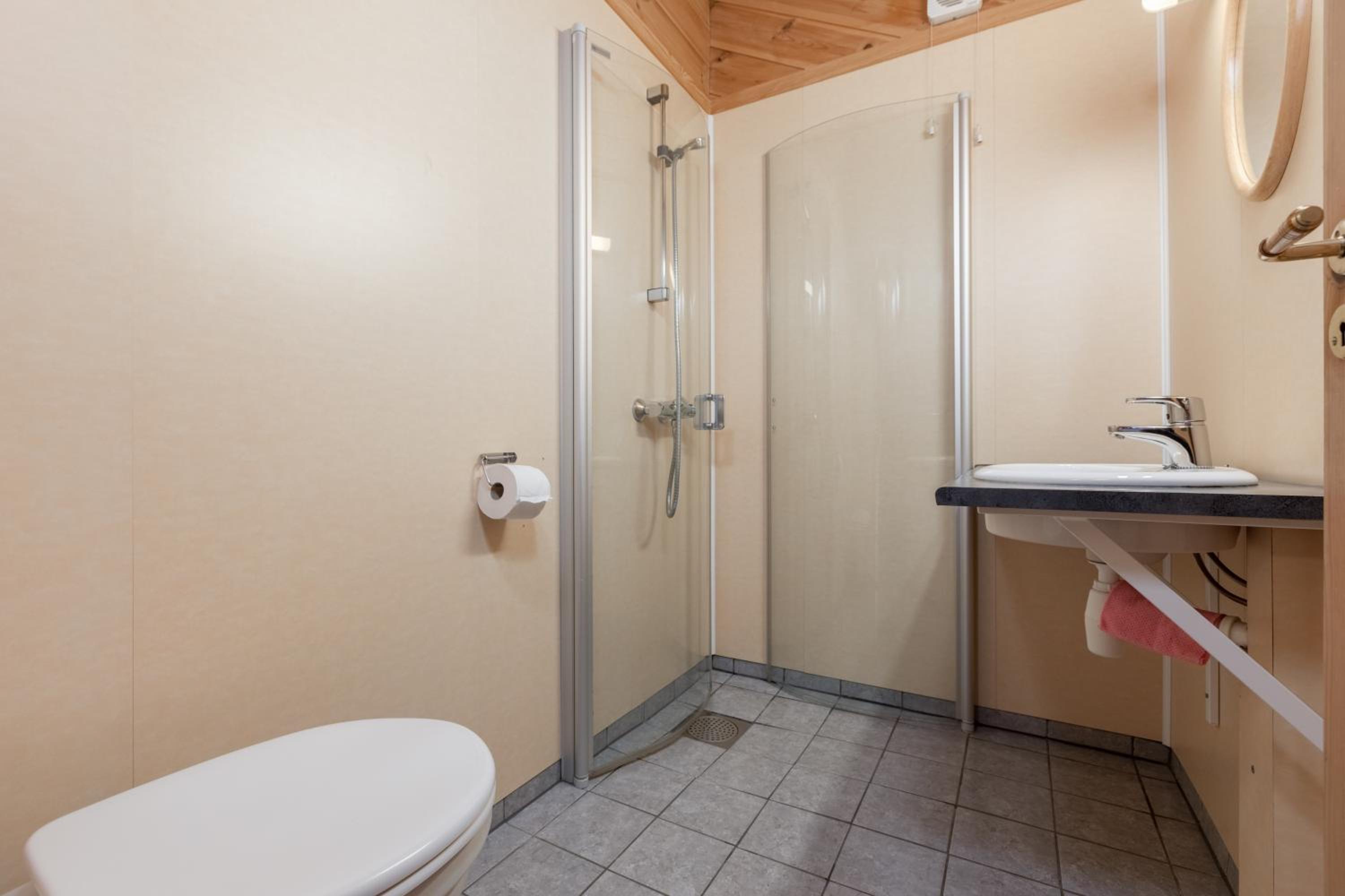 One-Bedroom Cottage - Photo 2