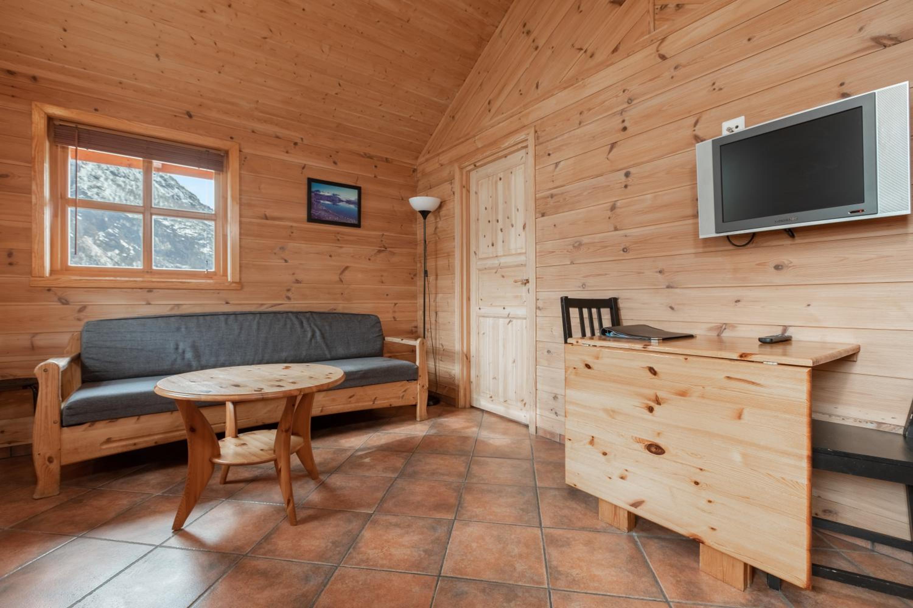 One-Bedroom Cottage - Photo 7