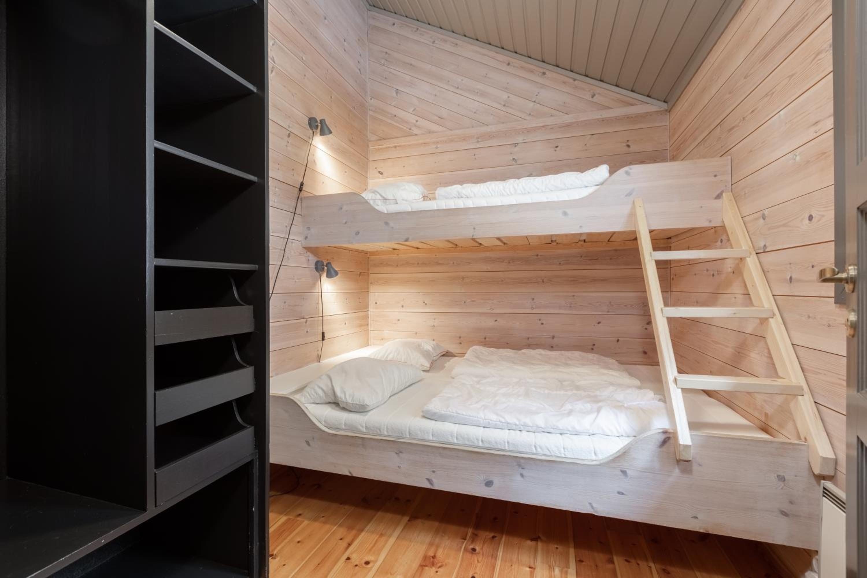 Two-Bedroom Cottage - Photo 4