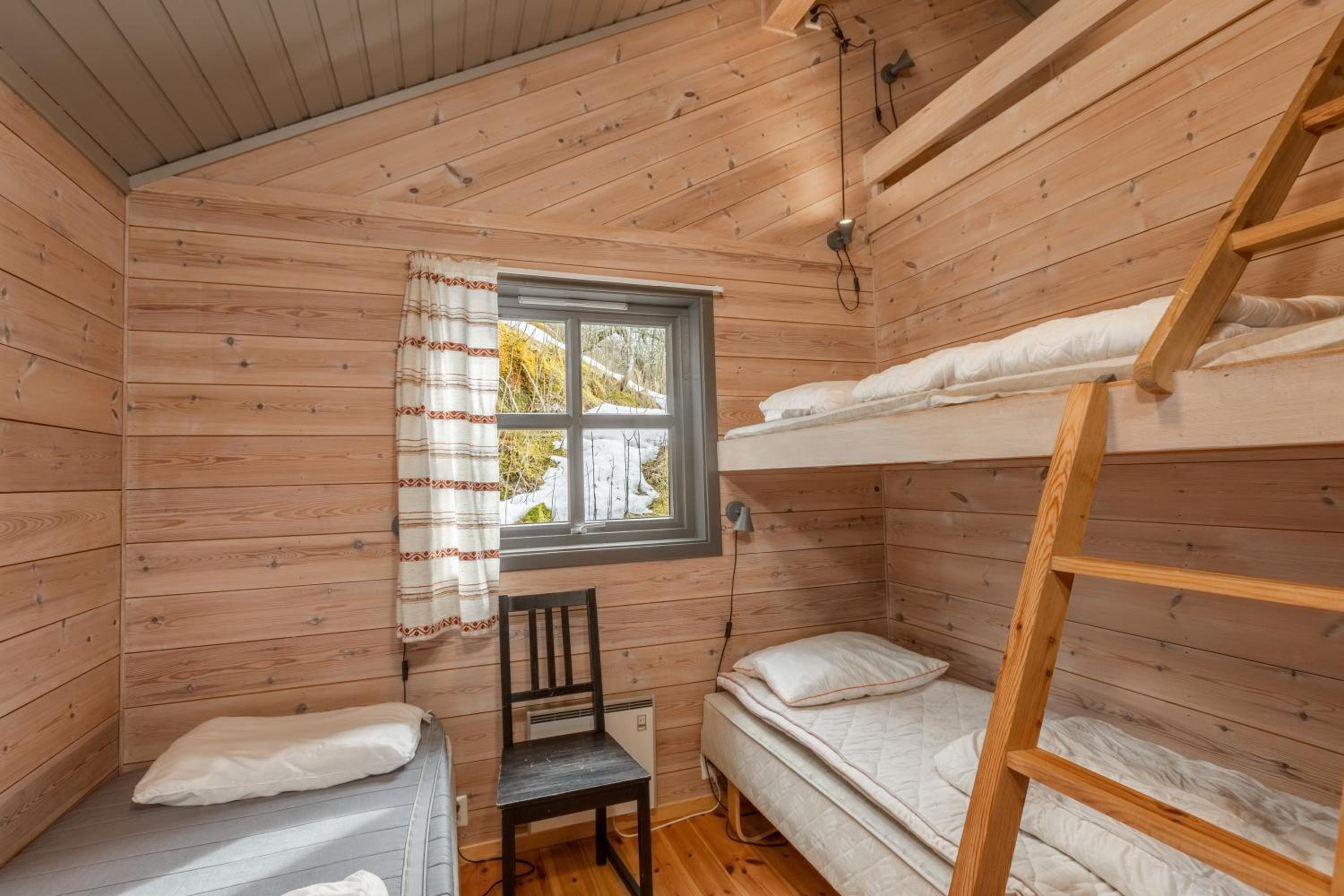 Two-Bedroom Cottage - Photo 7