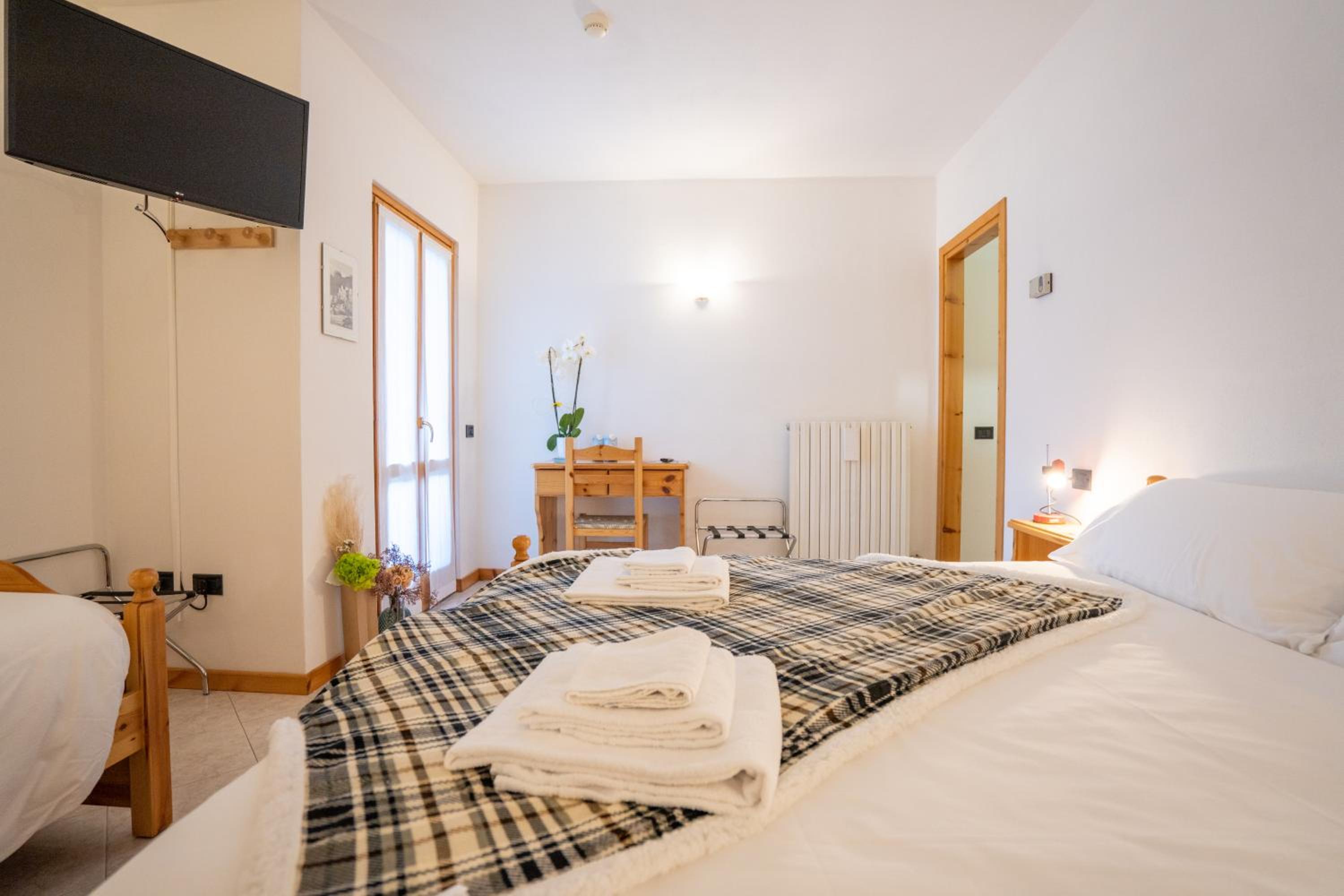 Triple Room With Private Bathroom photo 1