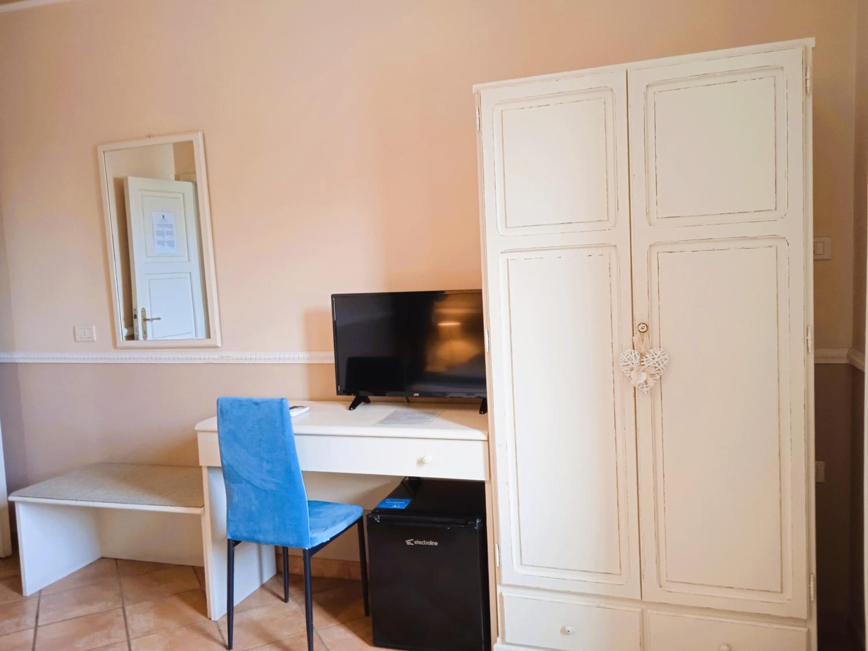 Double Room - Photo 4