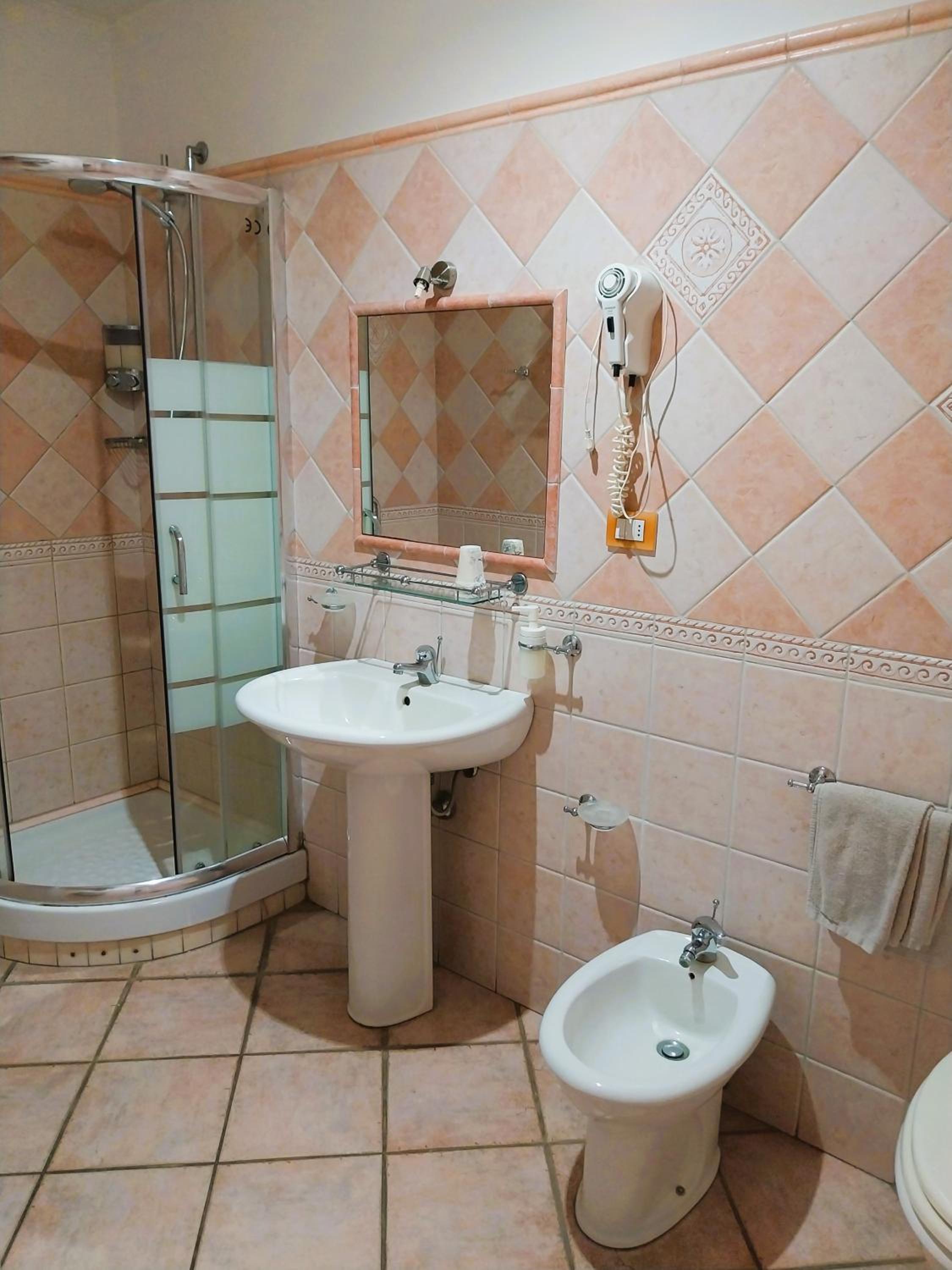 Quadruple Room - Photo 3