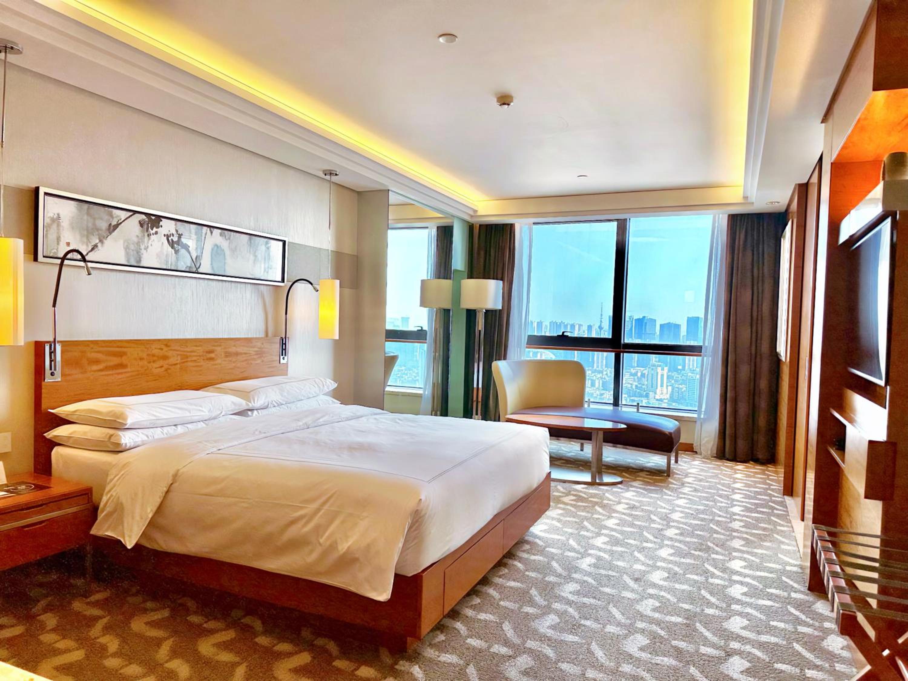 Swiss Executive King Bed Room - Photo 14