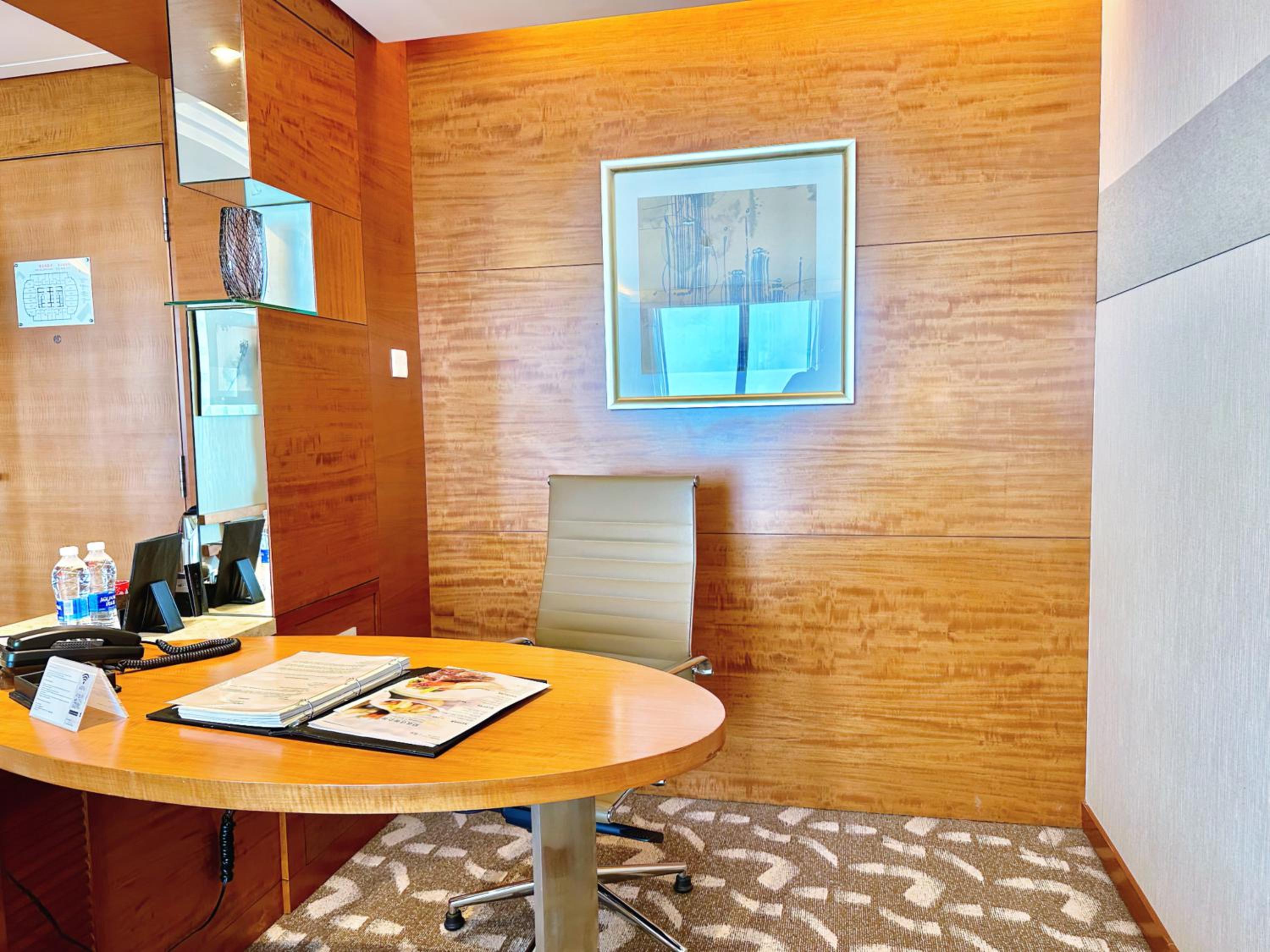 Swiss Executive King Bed Room - Photo 13