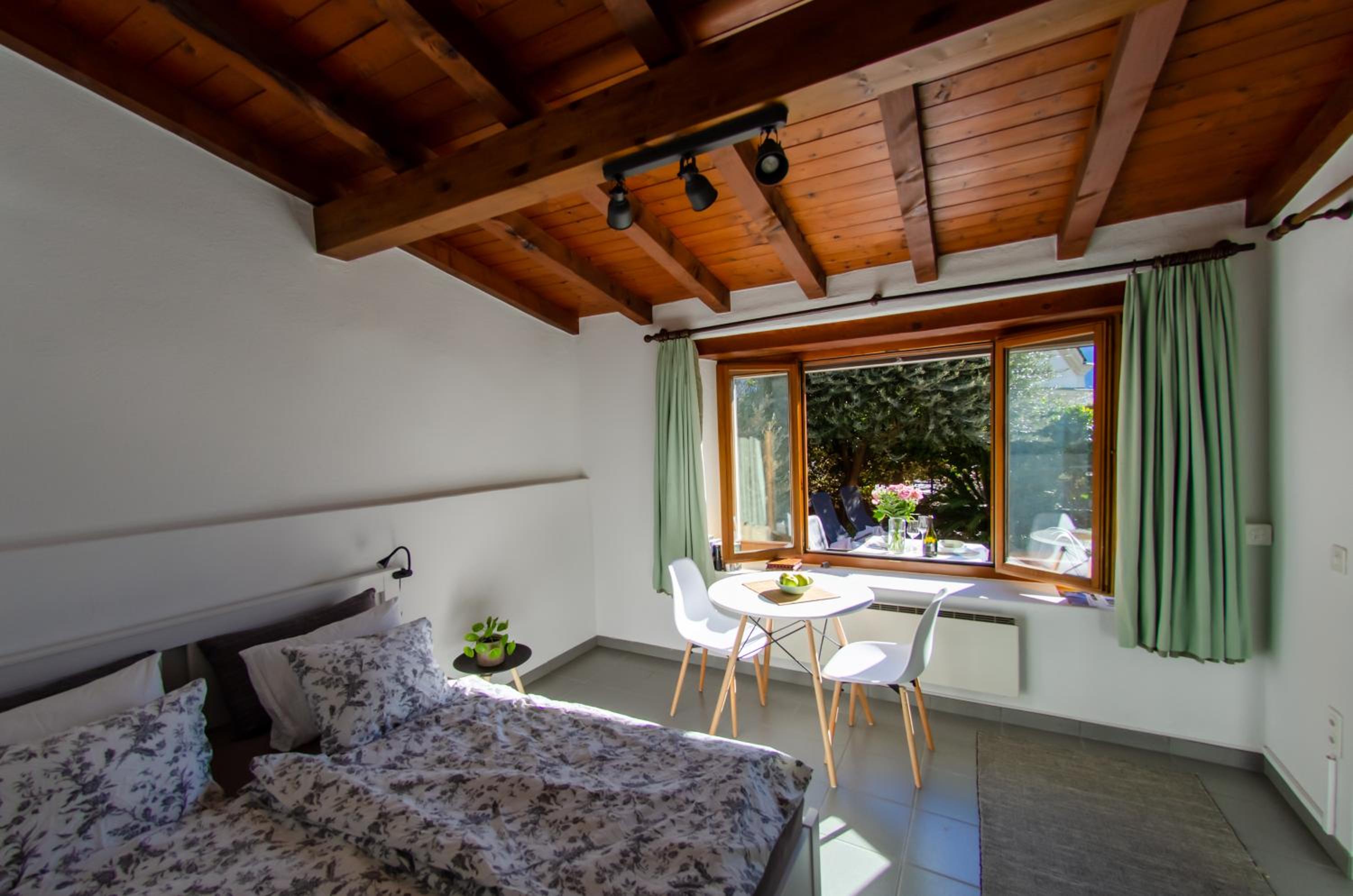 One-Bedroom House photo 1