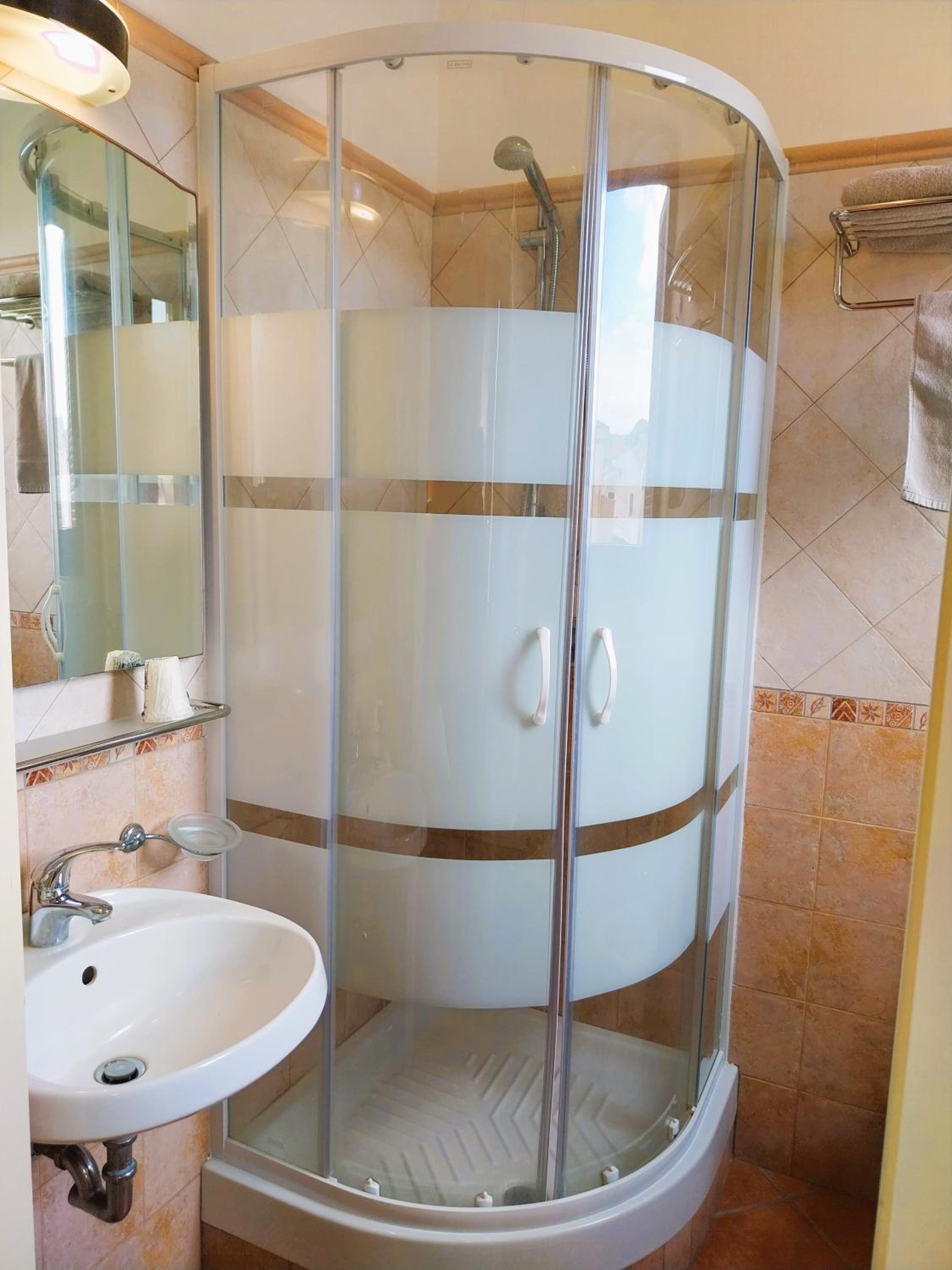Double Room - Photo 11