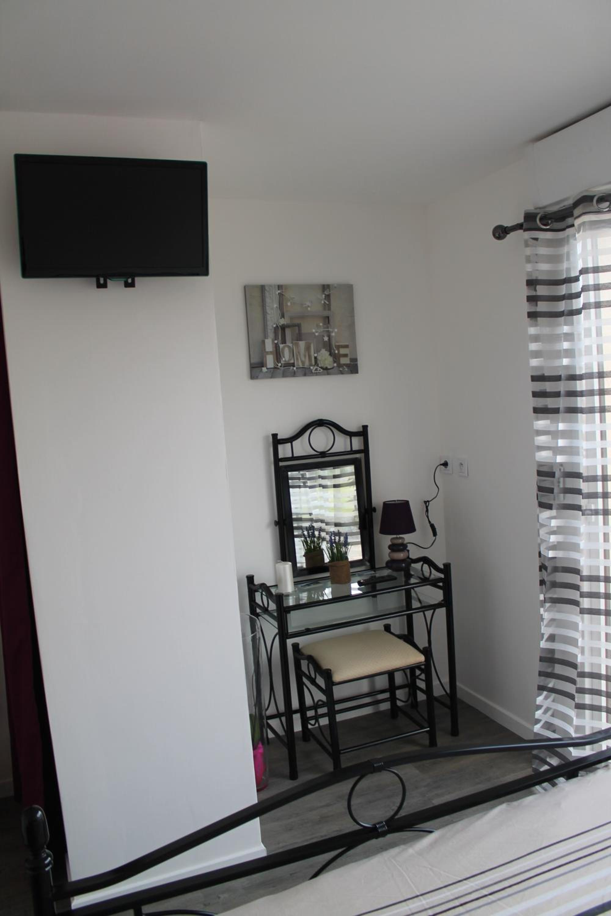 Double Room with Private Bathroom photo 2