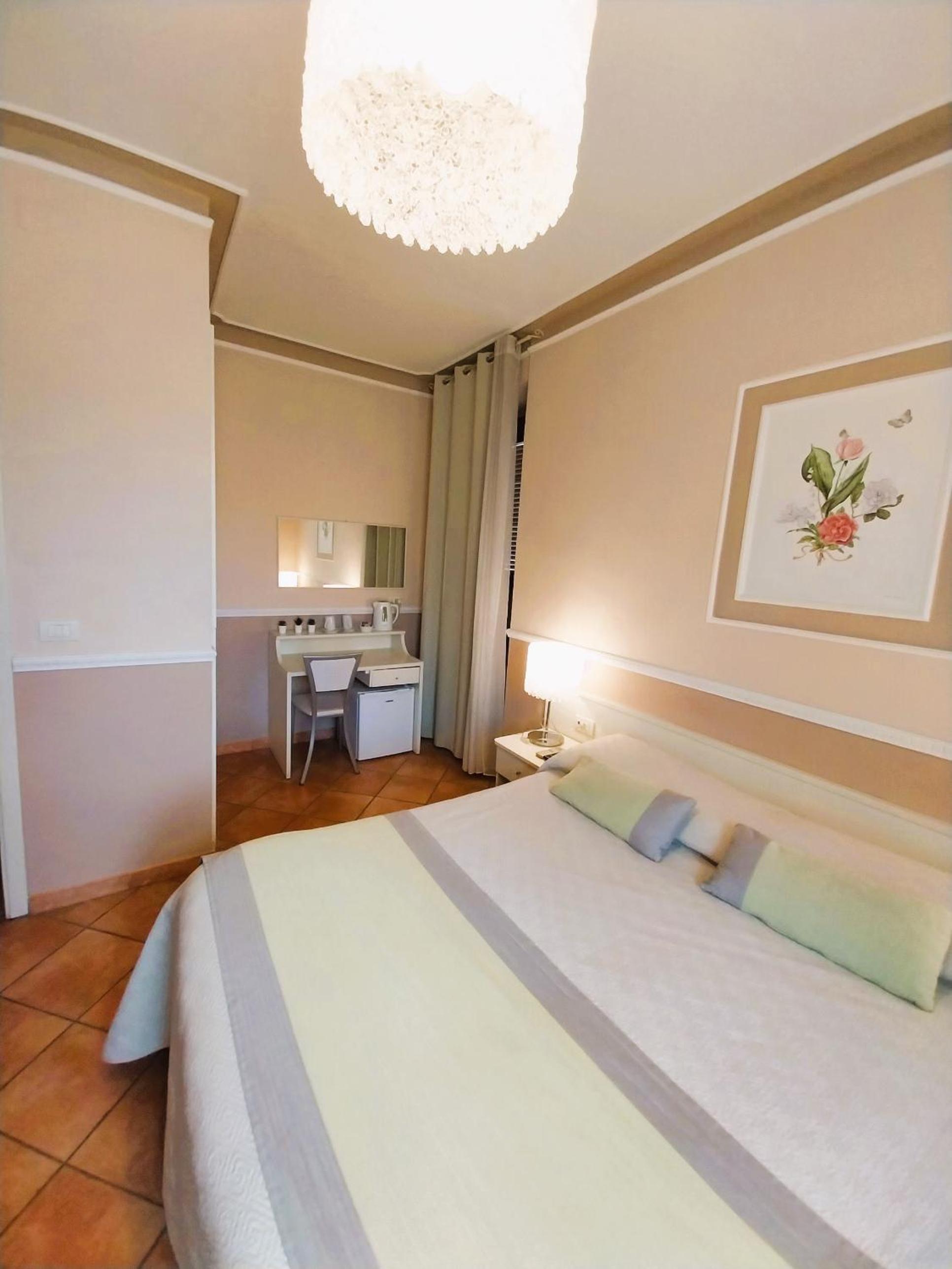 Double Room - Photo 17