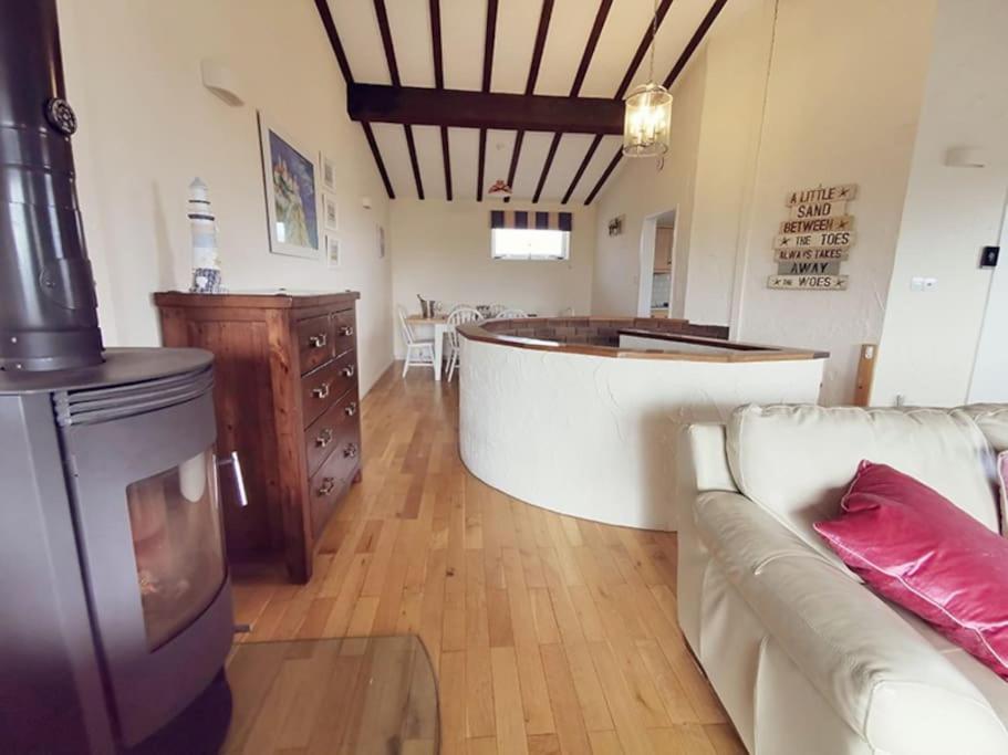 Three-Bedroom House photo 3