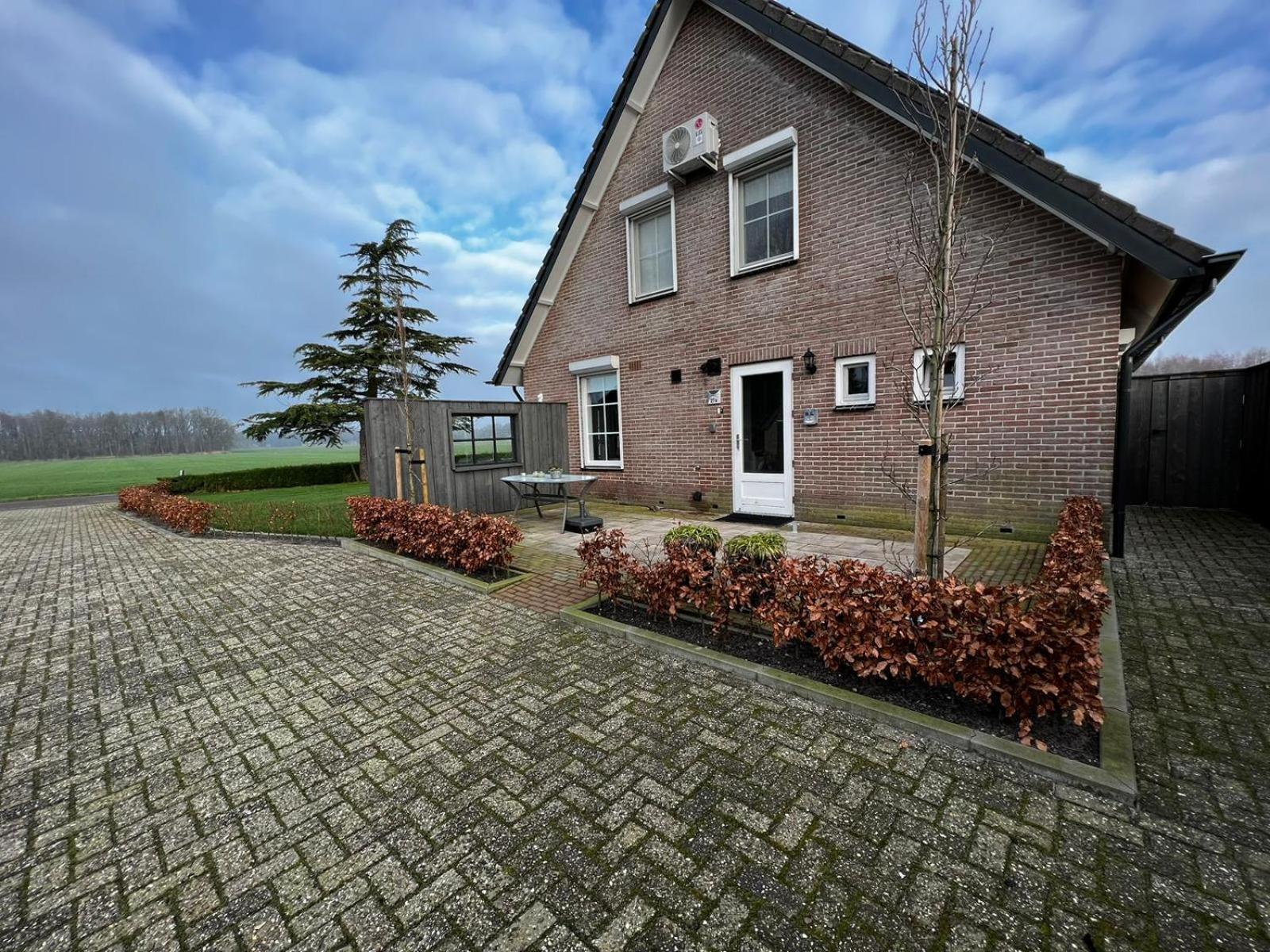 One-Bedroom House photo 2