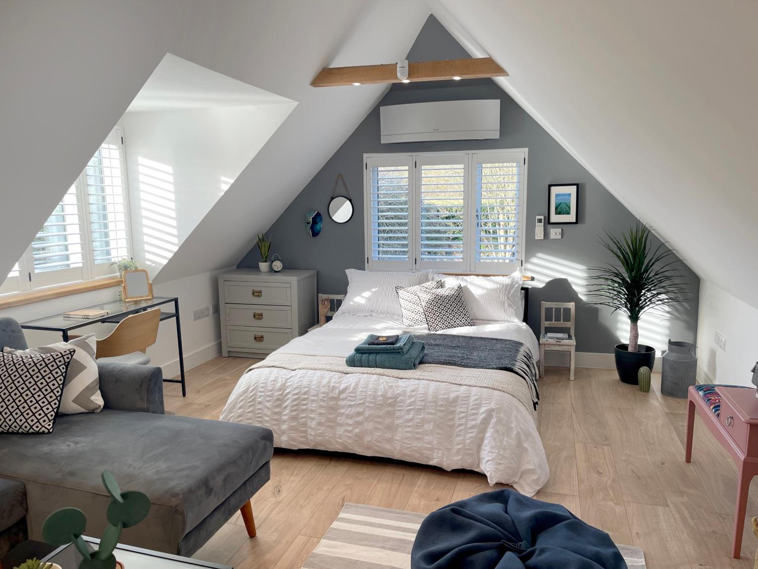 King Studio with Sofa Bed
