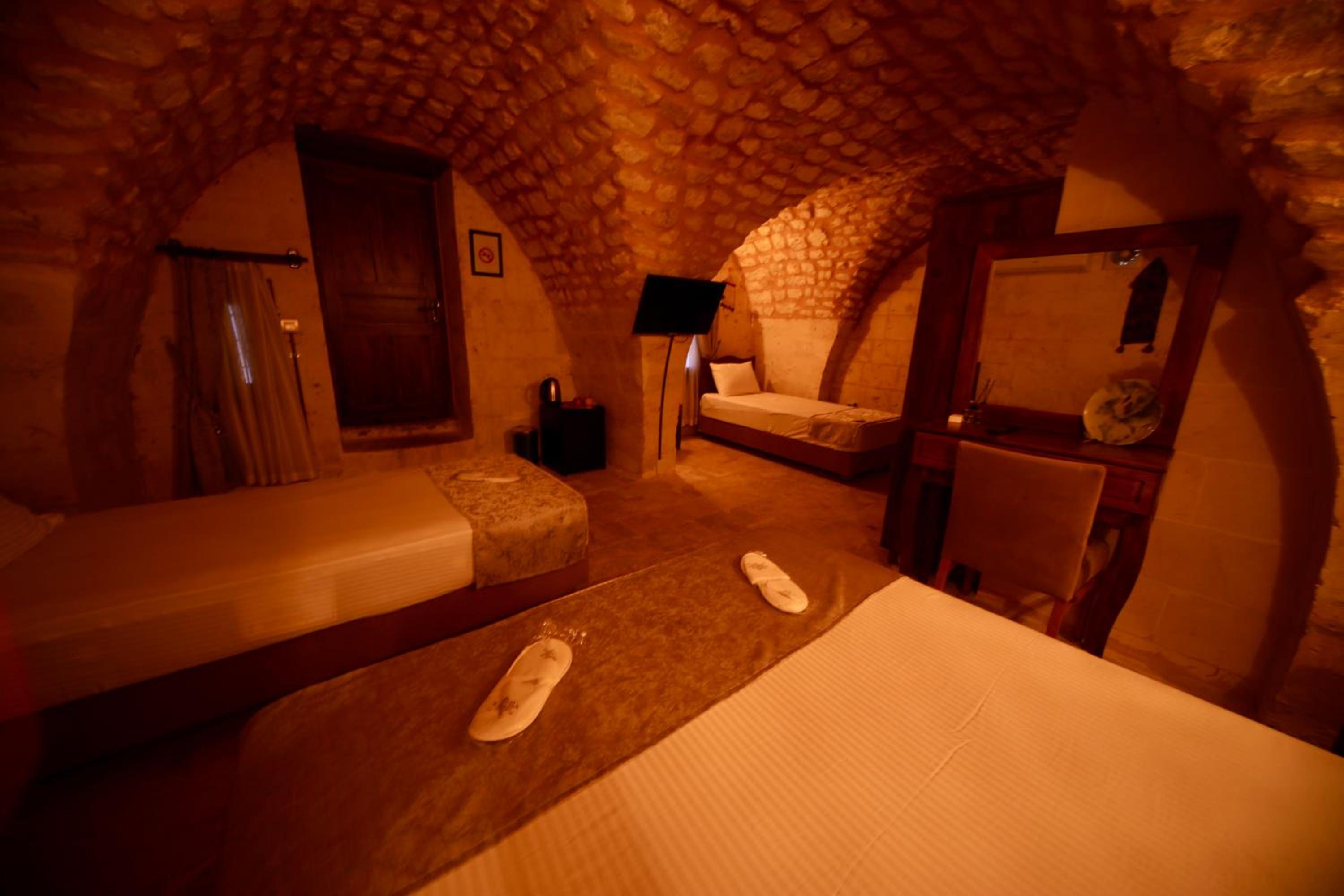 Quadruple Room - Photo 17