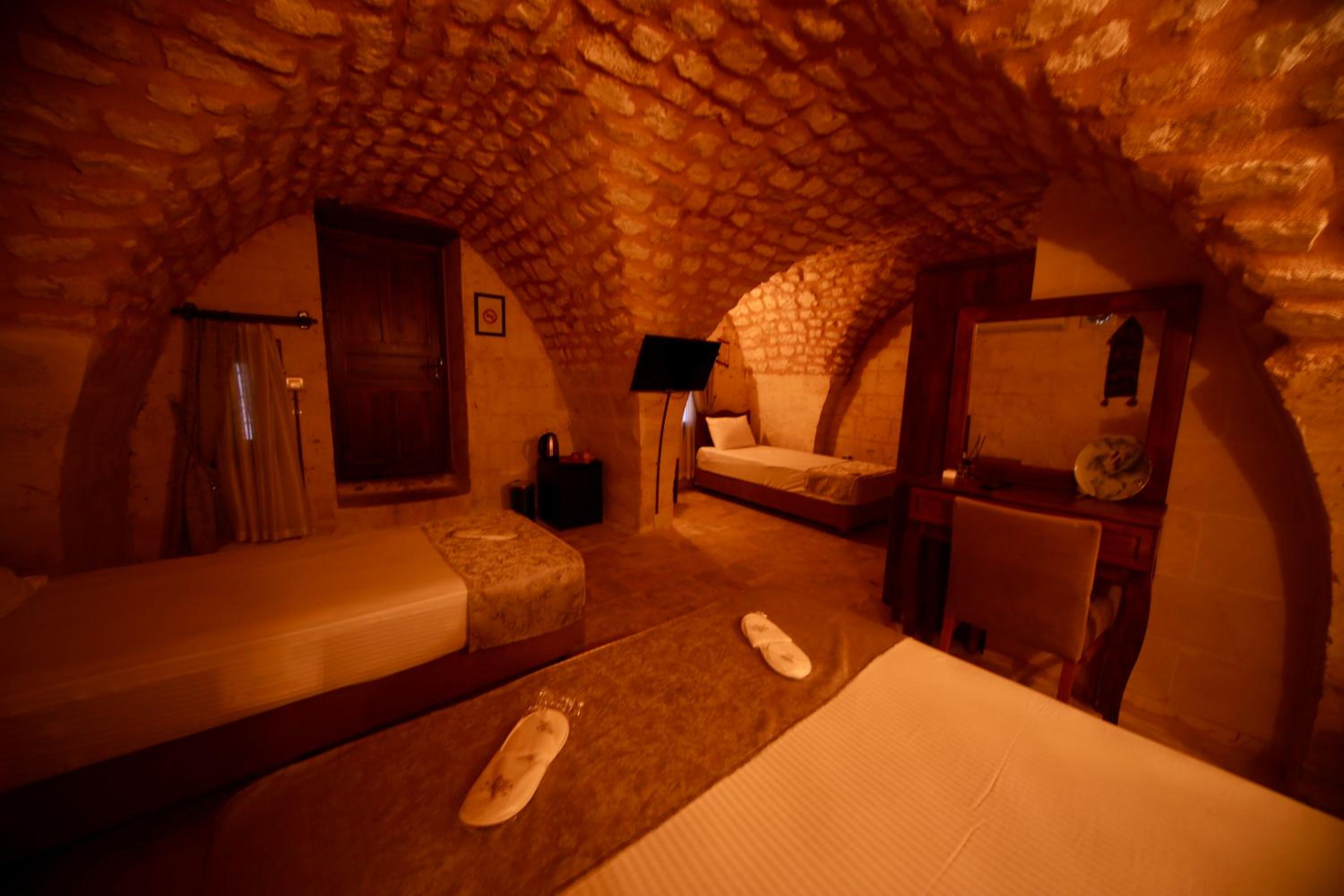Quadruple Room - Photo 18