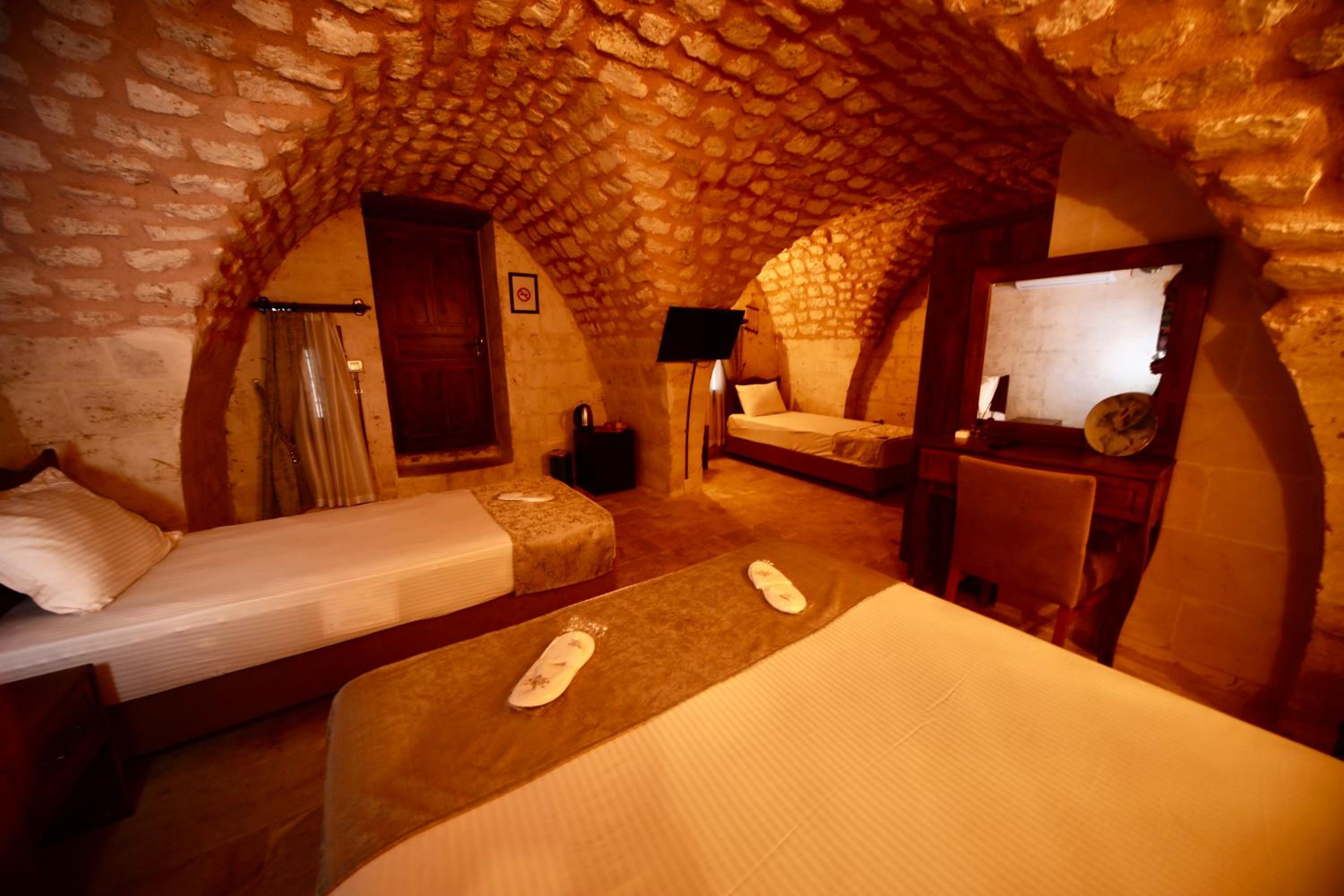 Quadruple Room - Photo 14