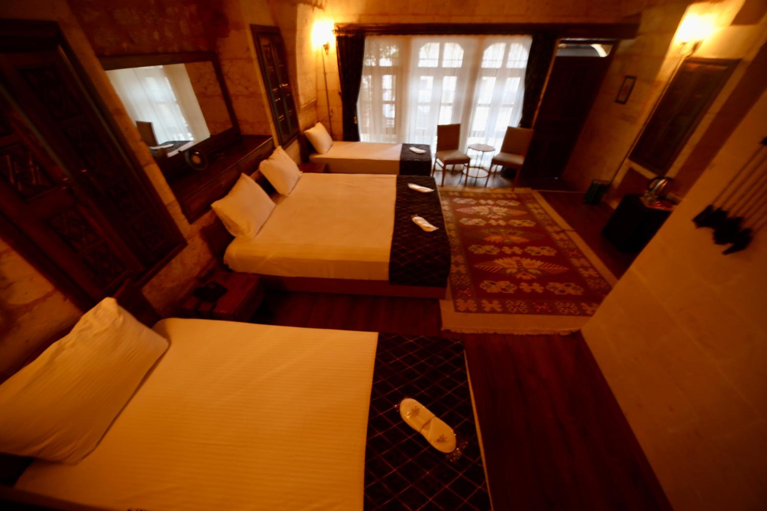 Quadruple Room - Photo 12