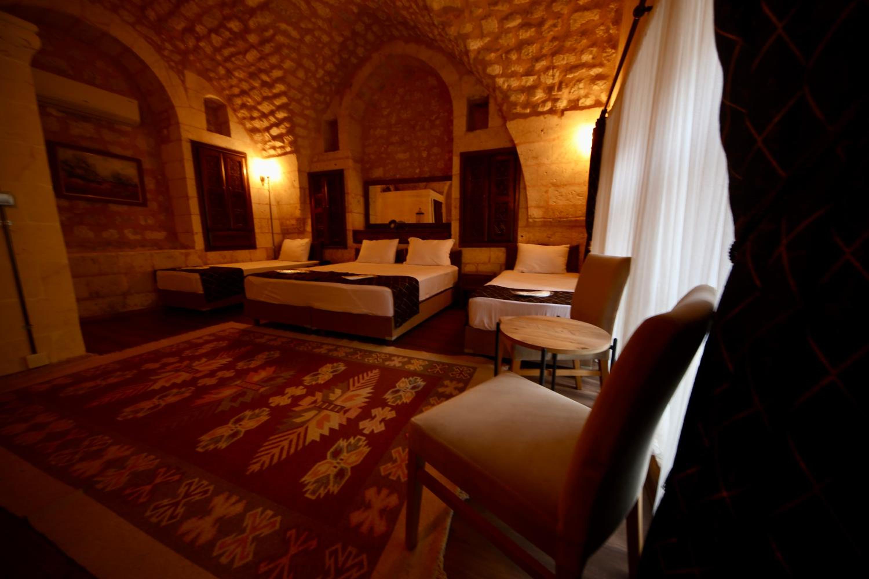 Quadruple Room - Photo 13