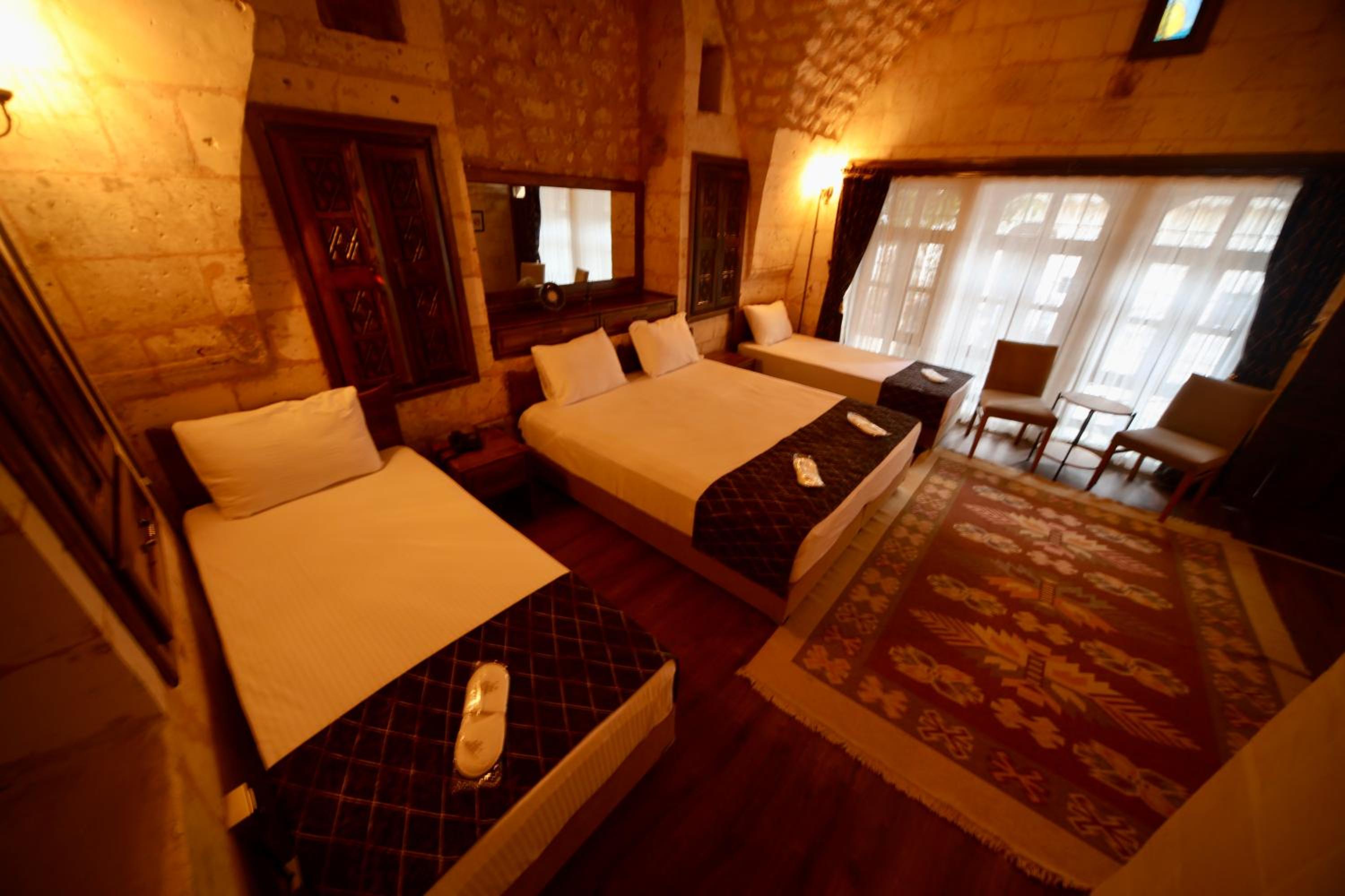 Quadruple Room - Photo 7